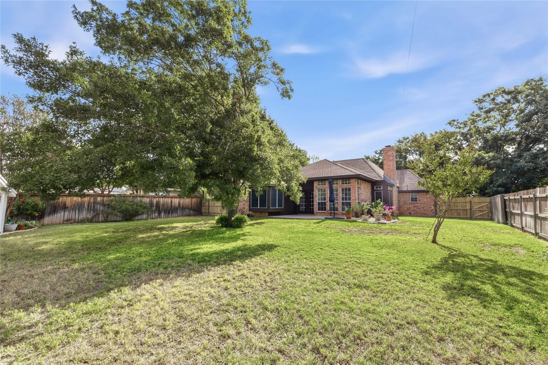 Single Family Residence For Sale in Brown County , 1605 Southgate Drive, Brownwood, Texas 76801, 3 Bedroom, 2 Bathroom, 2 Garage spaces, 1,566 Sqft, built in 1995, mls#21399846, Real Estate Agent in Brownwood, Homes For Sale in Brown county, Homes For Sale in Brownwood, Realtor in Brownwood Texas, Real Estate Brokerage Independent Realty Texas, Luminita Cordes Realtor
