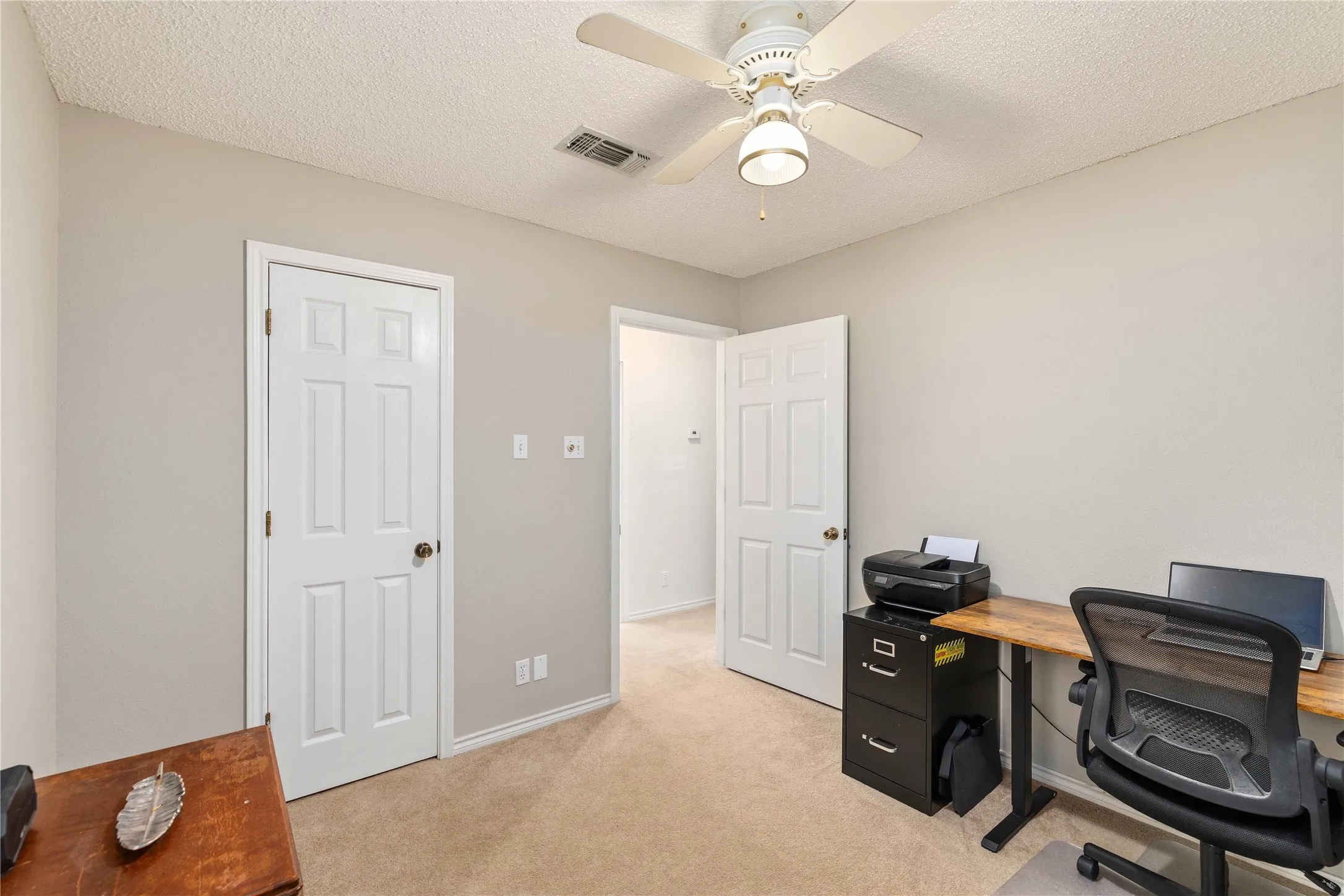 Single Family Residence For Sale in Brown County , 1605 Southgate Drive, Brownwood, Texas 76801, 3 Bedroom, 2 Bathroom, 2 Garage spaces, 1,566 Sqft, built in 1995, mls#21399846, Real Estate Agent in Brownwood, Homes For Sale in Brown county, Homes For Sale in Brownwood, Realtor in Brownwood Texas, Real Estate Brokerage Independent Realty Texas, Luminita Cordes Realtor