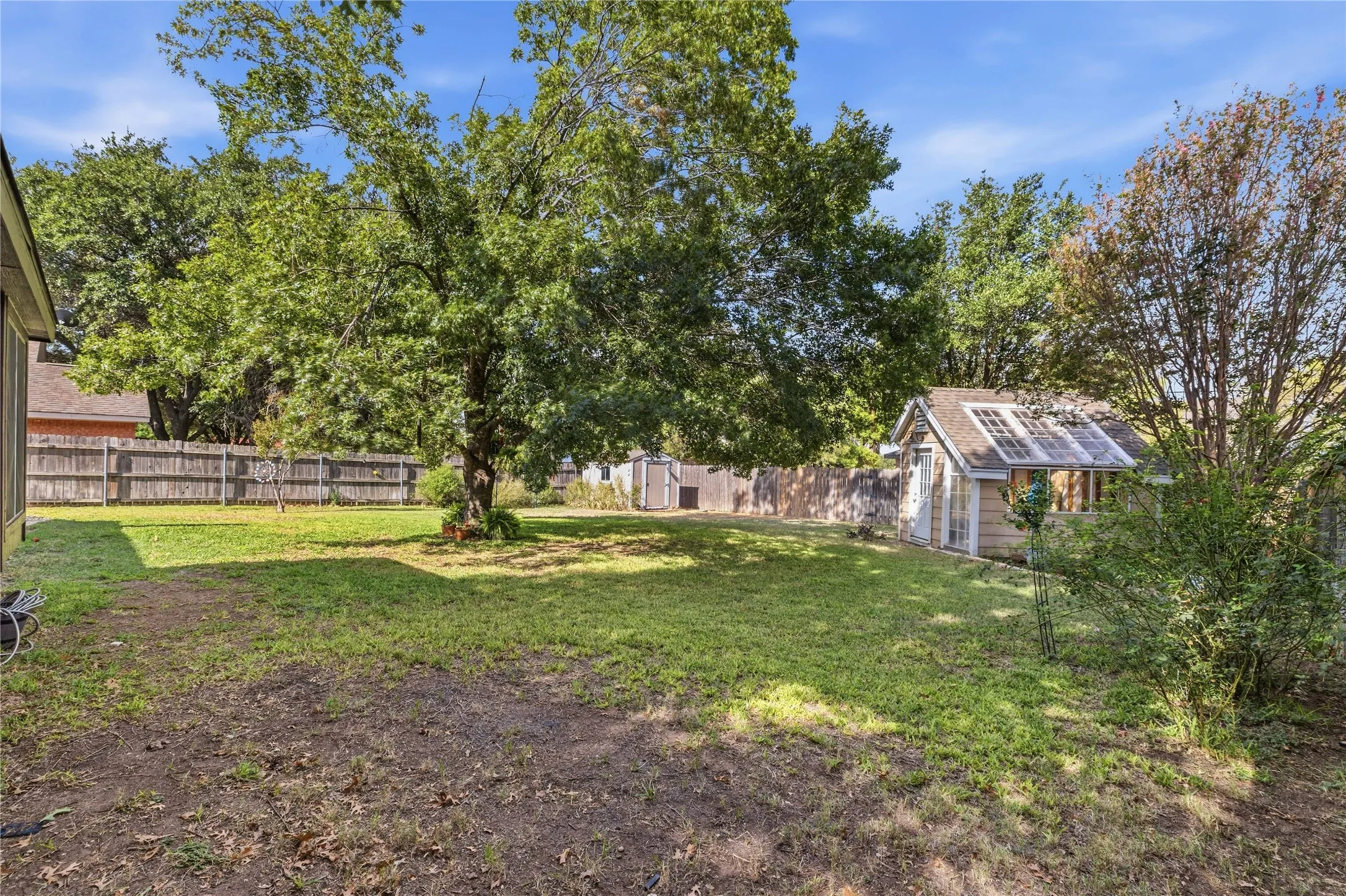 Single Family Residence For Sale in Brown County , 1605 Southgate Drive, Brownwood, Texas 76801, 3 Bedroom, 2 Bathroom, 2 Garage spaces, 1,566 Sqft, built in 1995, mls#21399846, Real Estate Agent in Brownwood, Homes For Sale in Brown county, Homes For Sale in Brownwood, Realtor in Brownwood Texas, Real Estate Brokerage Independent Realty Texas, Luminita Cordes Realtor