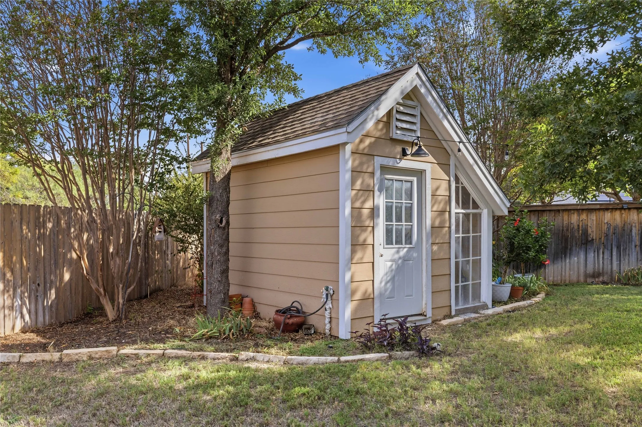 Single Family Residence For Sale in Brown County , 1605 Southgate Drive, Brownwood, Texas 76801, 3 Bedroom, 2 Bathroom, 2 Garage spaces, 1,566 Sqft, built in 1995, mls#21399846, Real Estate Agent in Brownwood, Homes For Sale in Brown county, Homes For Sale in Brownwood, Realtor in Brownwood Texas, Real Estate Brokerage Independent Realty Texas, Luminita Cordes Realtor