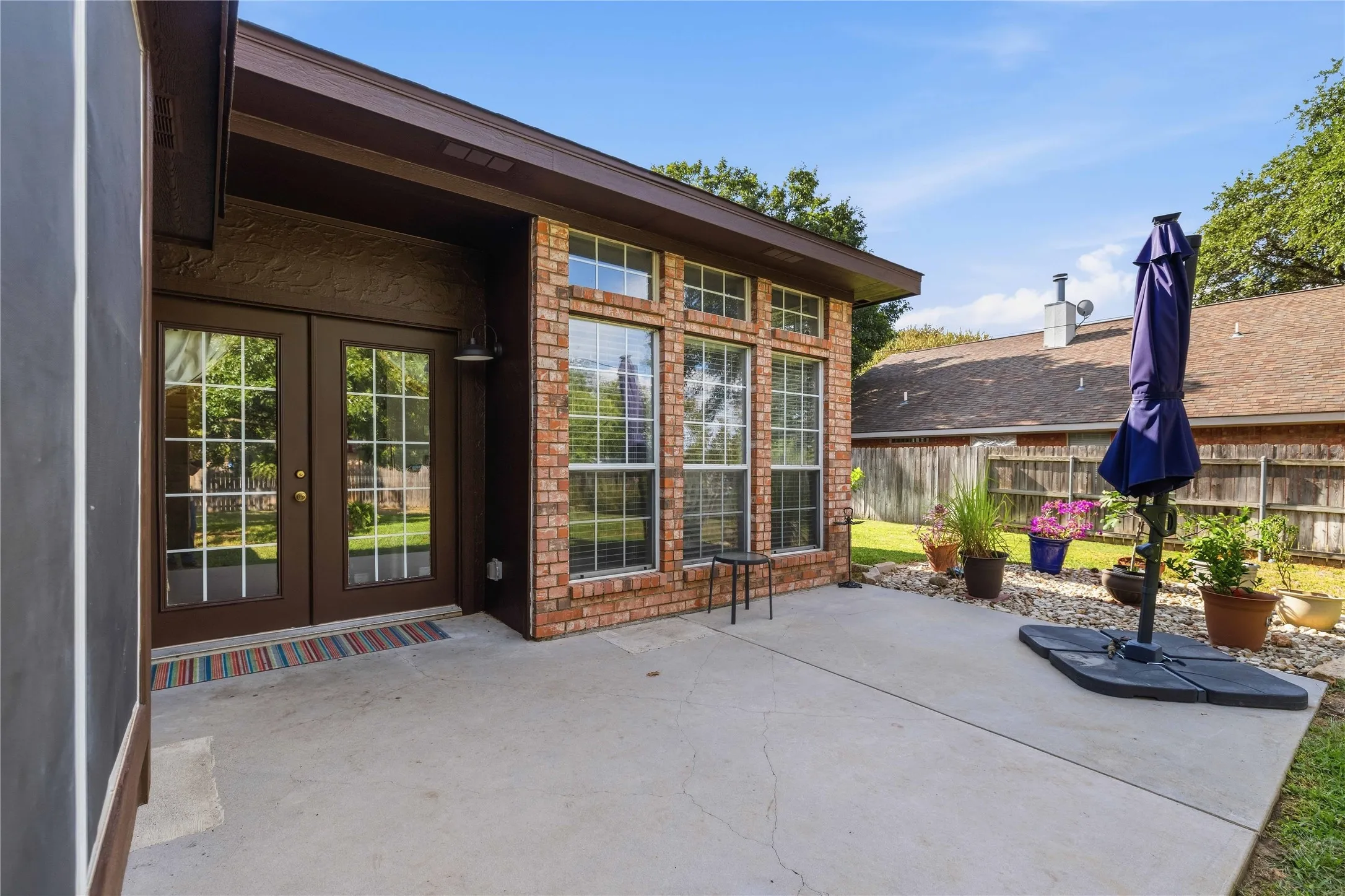 Single Family Residence For Sale in Brown County , 1605 Southgate Drive, Brownwood, Texas 76801, 3 Bedroom, 2 Bathroom, 2 Garage spaces, 1,566 Sqft, built in 1995, mls#21399846, Real Estate Agent in Brownwood, Homes For Sale in Brown county, Homes For Sale in Brownwood, Realtor in Brownwood Texas, Real Estate Brokerage Independent Realty Texas, Luminita Cordes Realtor