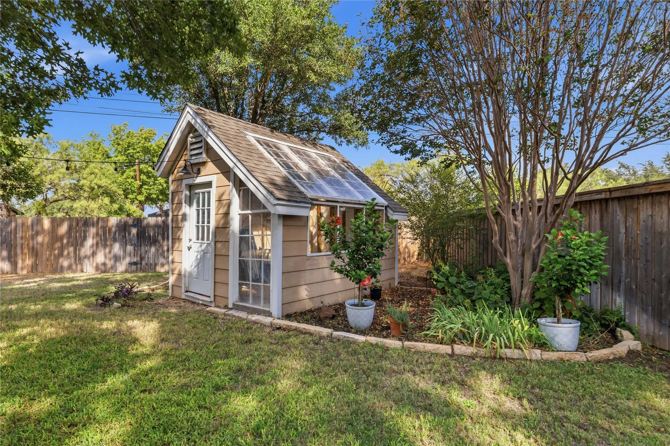 Single Family Residence For Sale in Brown County , 1605 Southgate Drive, Brownwood, Texas 76801, 3 Bedroom, 2 Bathroom, 2 Garage spaces, 1,566 Sqft, built in 1995, mls#21399846, Real Estate Agent in Brownwood, Homes For Sale in Brown county, Homes For Sale in Brownwood, Realtor in Brownwood Texas, Real Estate Brokerage Independent Realty Texas, Luminita Cordes Realtor