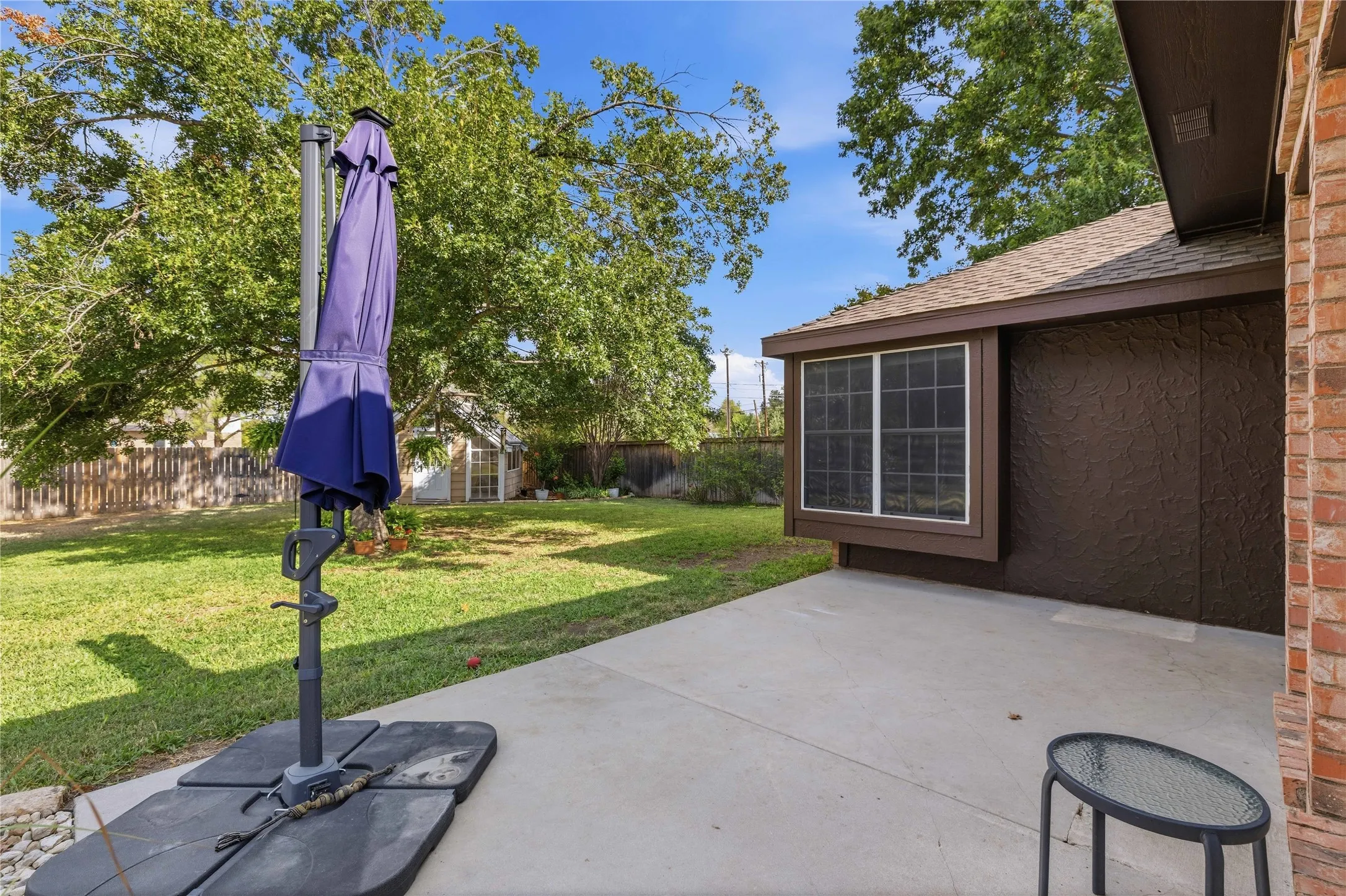 Single Family Residence For Sale in Brown County , 1605 Southgate Drive, Brownwood, Texas 76801, 3 Bedroom, 2 Bathroom, 2 Garage spaces, 1,566 Sqft, built in 1995, mls#21399846, Real Estate Agent in Brownwood, Homes For Sale in Brown county, Homes For Sale in Brownwood, Realtor in Brownwood Texas, Real Estate Brokerage Independent Realty Texas, Luminita Cordes Realtor