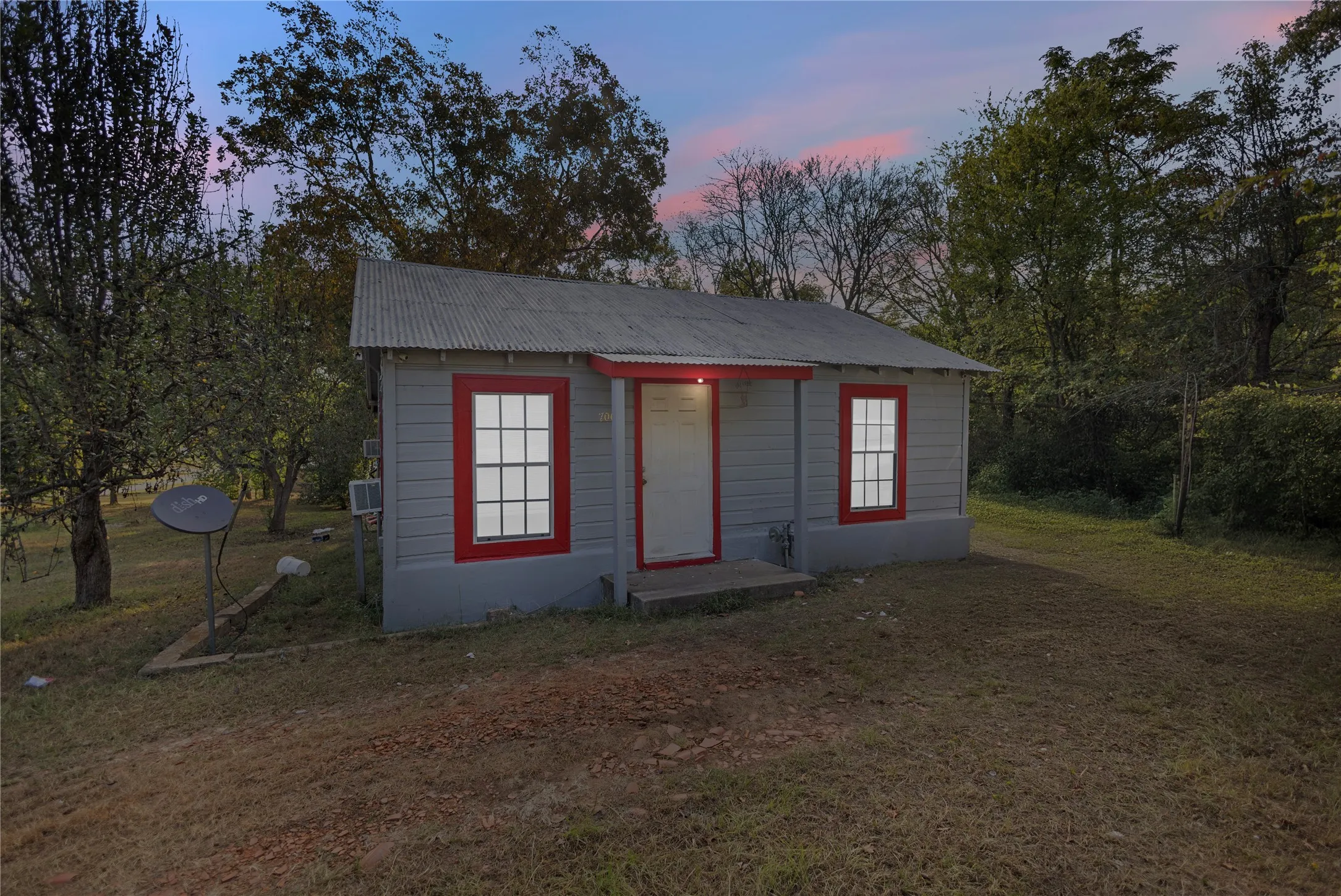 Single Family Residence For Sale in Harrison County , 706 Yaney Street, Marshall, Texas 75670, 2 Bedroom, 1 Bathroom, Garage spaces, 784 Sqft, built in 1945, mls#21400091, Real Estate Agent in Marshall, Homes For Sale in Harrison county, Homes For Sale in Marshall, Realtor in Marshall Texas, Real Estate Brokerage Independent Realty Texas, Luminita Cordes Realtor