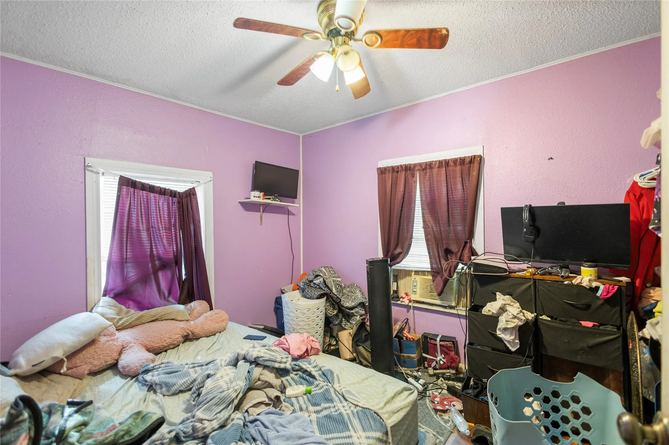 Single Family Residence For Sale in Harrison County , 706 Yaney Street, Marshall, Texas 75670, 2 Bedroom, 1 Bathroom, Garage spaces, 784 Sqft, built in 1945, mls#21400091, Real Estate Agent in Marshall, Homes For Sale in Harrison county, Homes For Sale in Marshall, Realtor in Marshall Texas, Real Estate Brokerage Independent Realty Texas, Luminita Cordes Realtor