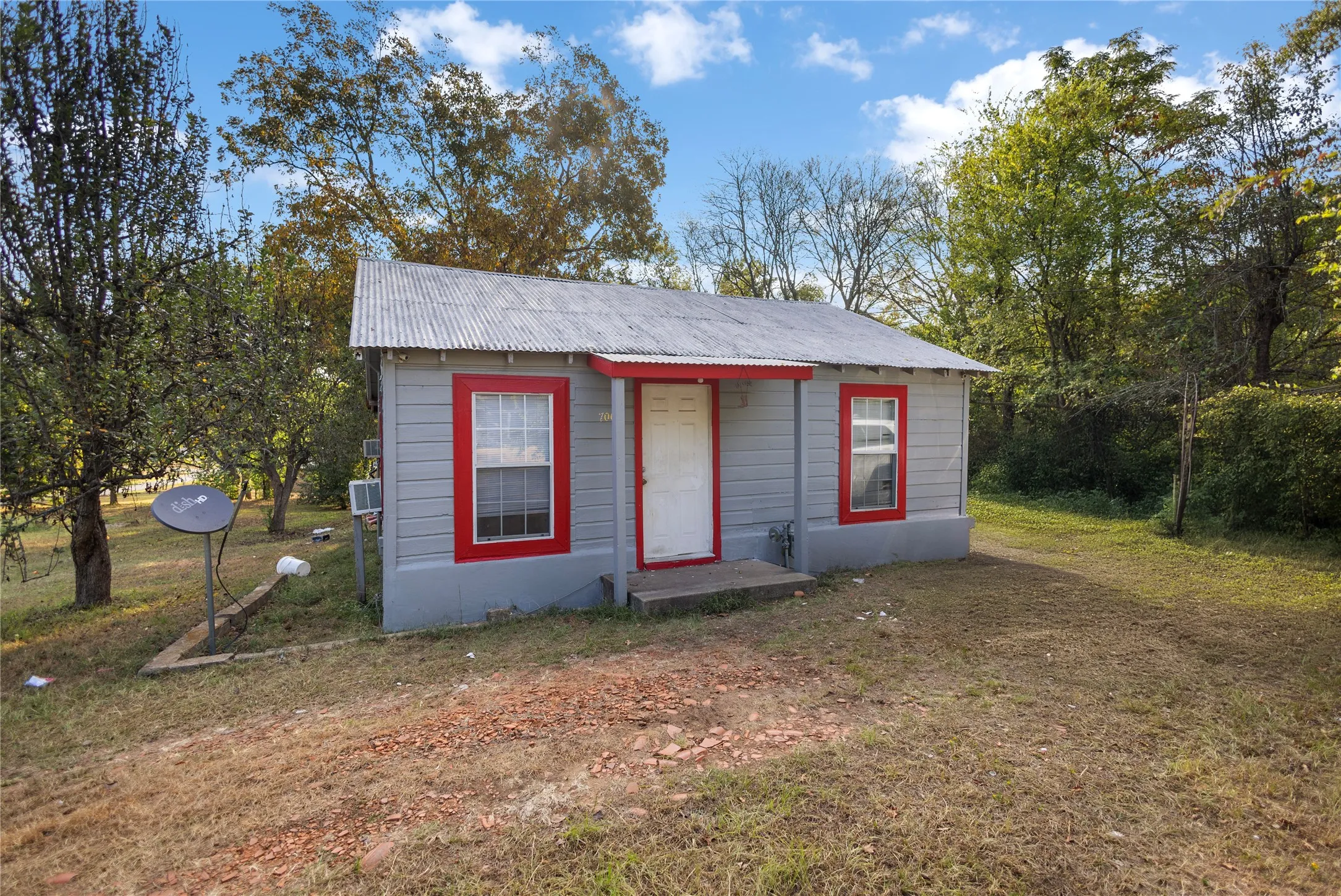 Single Family Residence For Sale in Harrison County , 706 Yaney Street, Marshall, Texas 75670, 2 Bedroom, 1 Bathroom, Garage spaces, 784 Sqft, built in 1945, mls#21400091, Real Estate Agent in Marshall, Homes For Sale in Harrison county, Homes For Sale in Marshall, Realtor in Marshall Texas, Real Estate Brokerage Independent Realty Texas, Luminita Cordes Realtor