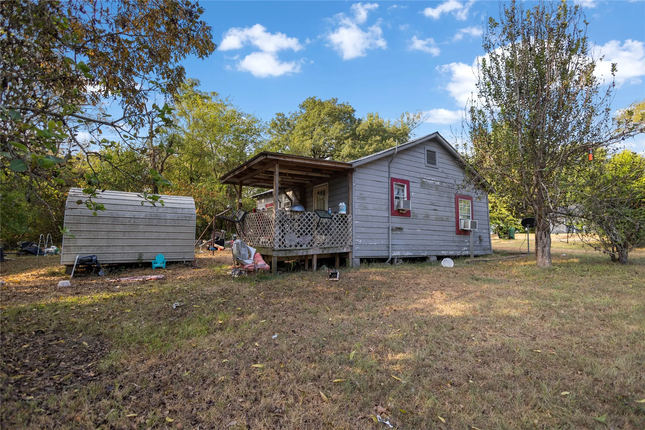 Single Family Residence For Sale in Harrison County , 706 Yaney Street, Marshall, Texas 75670, 2 Bedroom, 1 Bathroom, Garage spaces, 784 Sqft, built in 1945, mls#21400091, Real Estate Agent in Marshall, Homes For Sale in Harrison county, Homes For Sale in Marshall, Realtor in Marshall Texas, Real Estate Brokerage Independent Realty Texas, Luminita Cordes Realtor