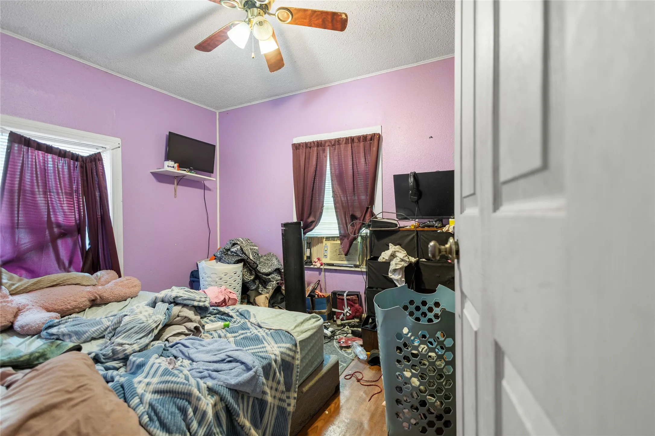 Single Family Residence For Sale in Harrison County , 706 Yaney Street, Marshall, Texas 75670, 2 Bedroom, 1 Bathroom, Garage spaces, 784 Sqft, built in 1945, mls#21400091, Real Estate Agent in Marshall, Homes For Sale in Harrison county, Homes For Sale in Marshall, Realtor in Marshall Texas, Real Estate Brokerage Independent Realty Texas, Luminita Cordes Realtor