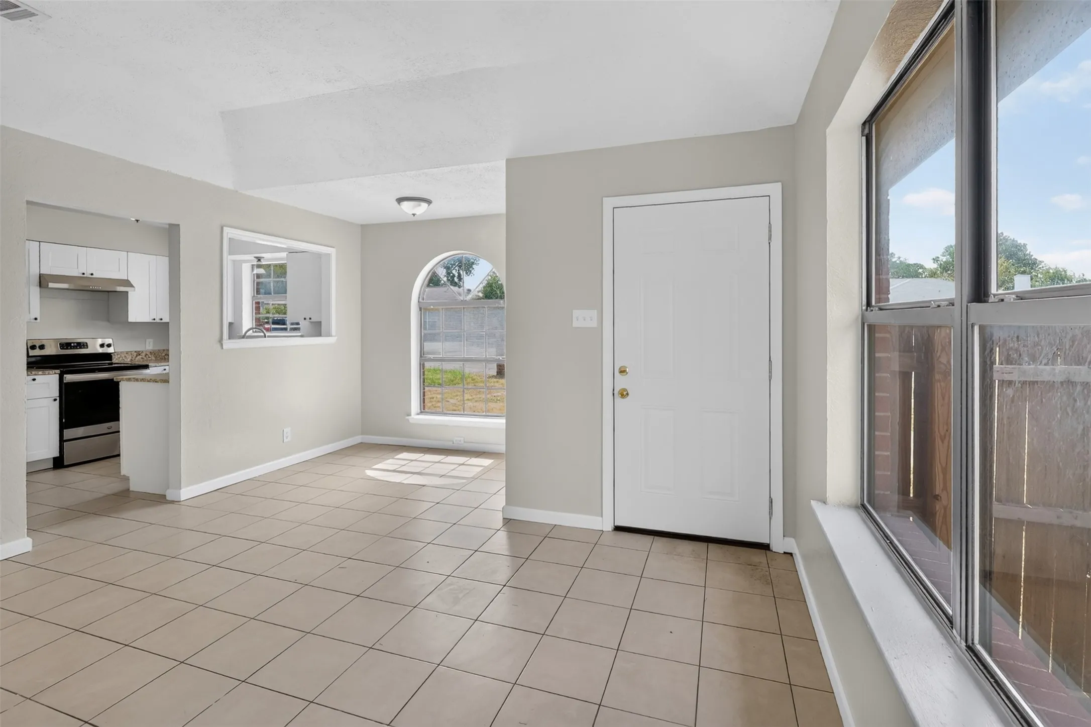 Duplex For Rent in Tarrant County , 1805 Mcqueary Street 1807, Arlington, Texas 76012, 2 Bedroom, 1 Bathroom, Garage spaces, 1,556 Sqft, built in 1982, mls#21400102, Real Estate Agent in Arlington, Homes For Rent in Tarrant county, Homes For Rent in Arlington, Realtor in Arlington Texas, Real Estate Brokerage Independent Realty Texas, Luminita Cordes Realtor