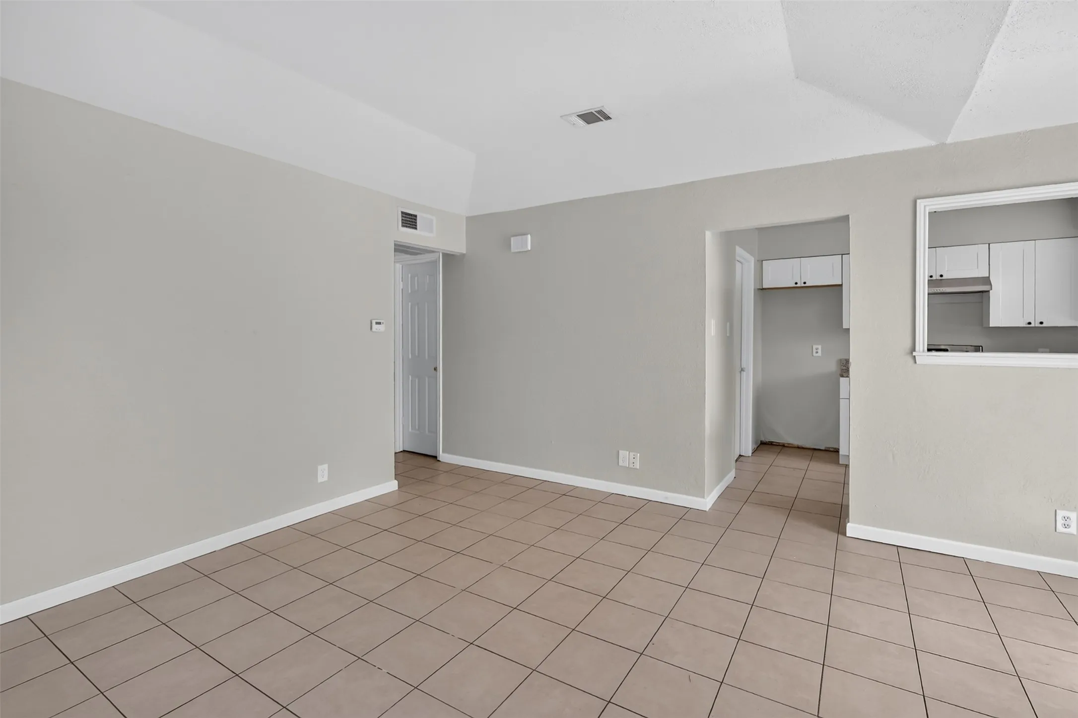 Duplex For Rent in Tarrant County , 1805 Mcqueary Street 1807, Arlington, Texas 76012, 2 Bedroom, 1 Bathroom, Garage spaces, 1,556 Sqft, built in 1982, mls#21400102, Real Estate Agent in Arlington, Homes For Rent in Tarrant county, Homes For Rent in Arlington, Realtor in Arlington Texas, Real Estate Brokerage Independent Realty Texas, Luminita Cordes Realtor
