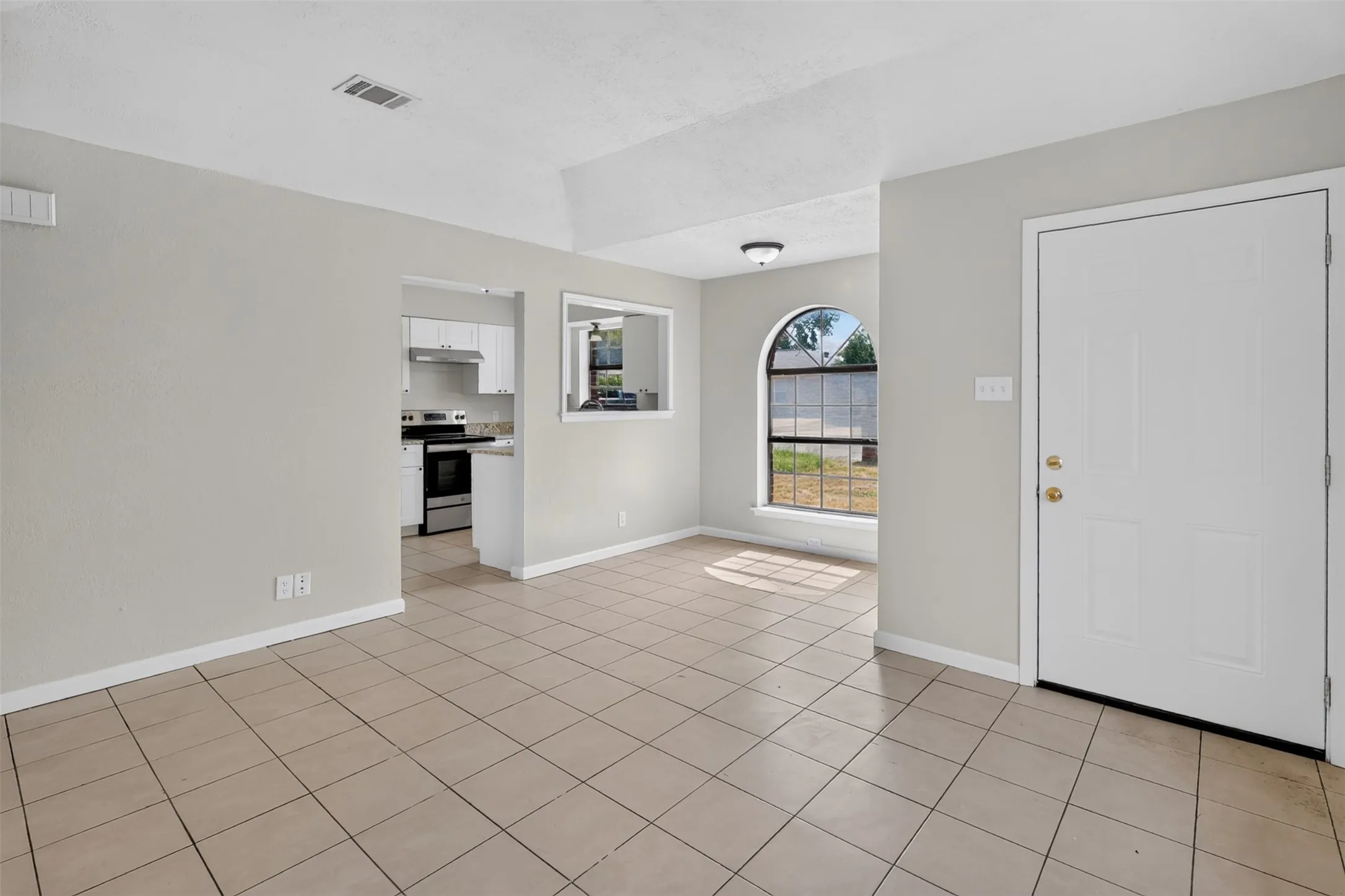 Duplex For Rent in Tarrant County , 1805 Mcqueary Street 1807, Arlington, Texas 76012, 2 Bedroom, 1 Bathroom, Garage spaces, 1,556 Sqft, built in 1982, mls#21400102, Real Estate Agent in Arlington, Homes For Rent in Tarrant county, Homes For Rent in Arlington, Realtor in Arlington Texas, Real Estate Brokerage Independent Realty Texas, Luminita Cordes Realtor