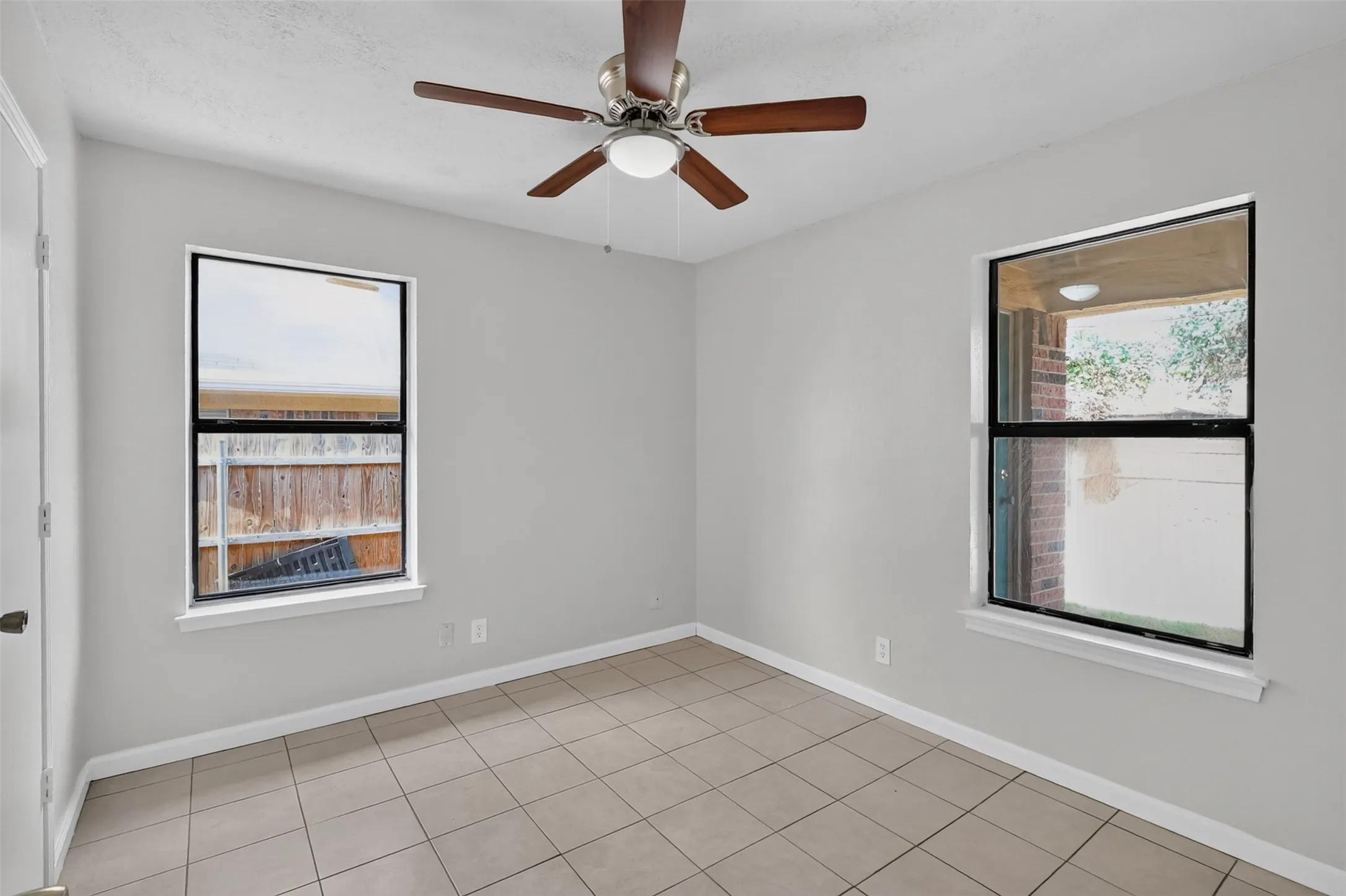 Duplex For Rent in Tarrant County , 1805 Mcqueary Street 1807, Arlington, Texas 76012, 2 Bedroom, 1 Bathroom, Garage spaces, 1,556 Sqft, built in 1982, mls#21400102, Real Estate Agent in Arlington, Homes For Rent in Tarrant county, Homes For Rent in Arlington, Realtor in Arlington Texas, Real Estate Brokerage Independent Realty Texas, Luminita Cordes Realtor