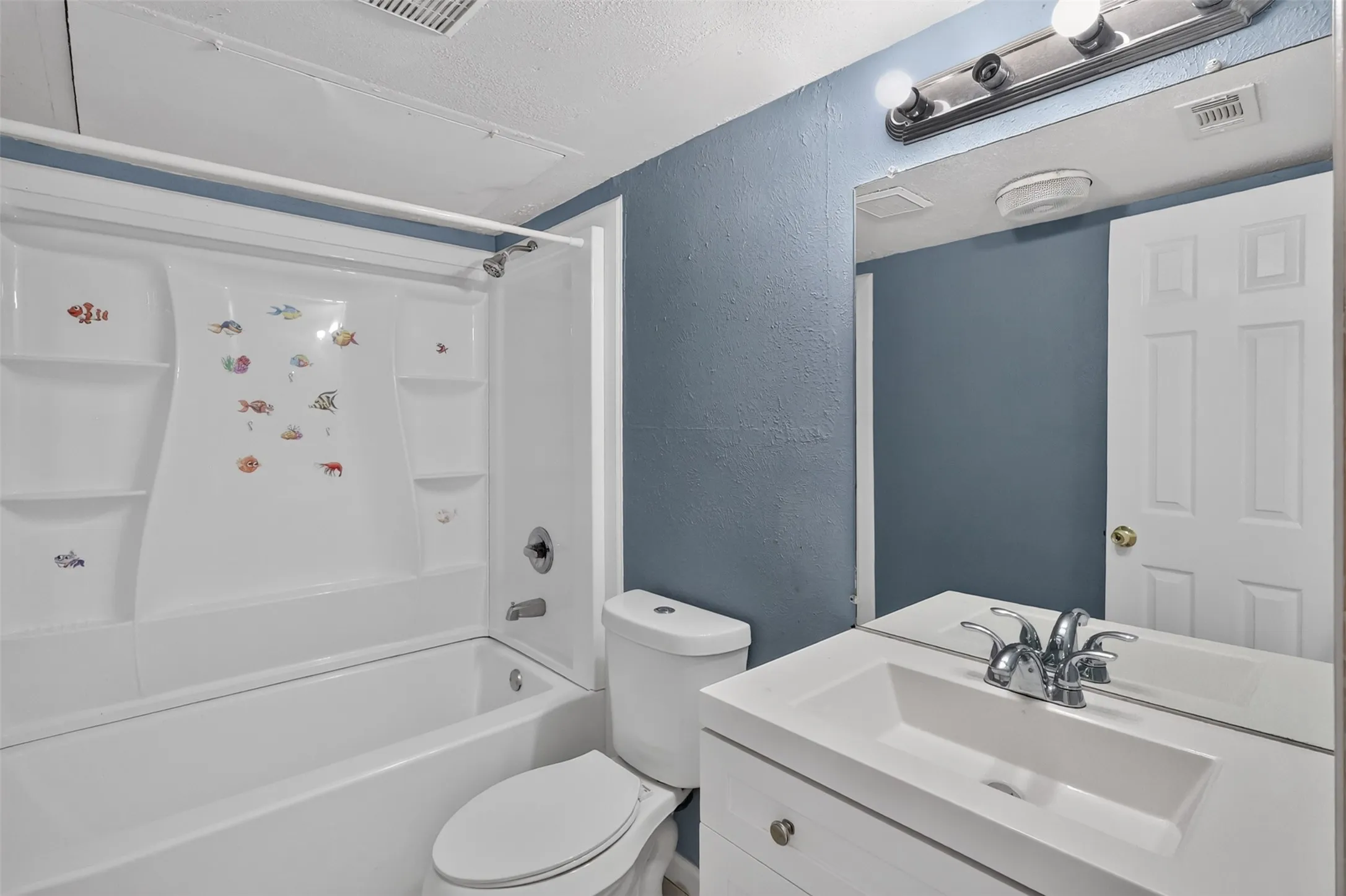 Duplex For Rent in Tarrant County , 1805 Mcqueary Street 1807, Arlington, Texas 76012, 2 Bedroom, 1 Bathroom, Garage spaces, 1,556 Sqft, built in 1982, mls#21400102, Real Estate Agent in Arlington, Homes For Rent in Tarrant county, Homes For Rent in Arlington, Realtor in Arlington Texas, Real Estate Brokerage Independent Realty Texas, Luminita Cordes Realtor