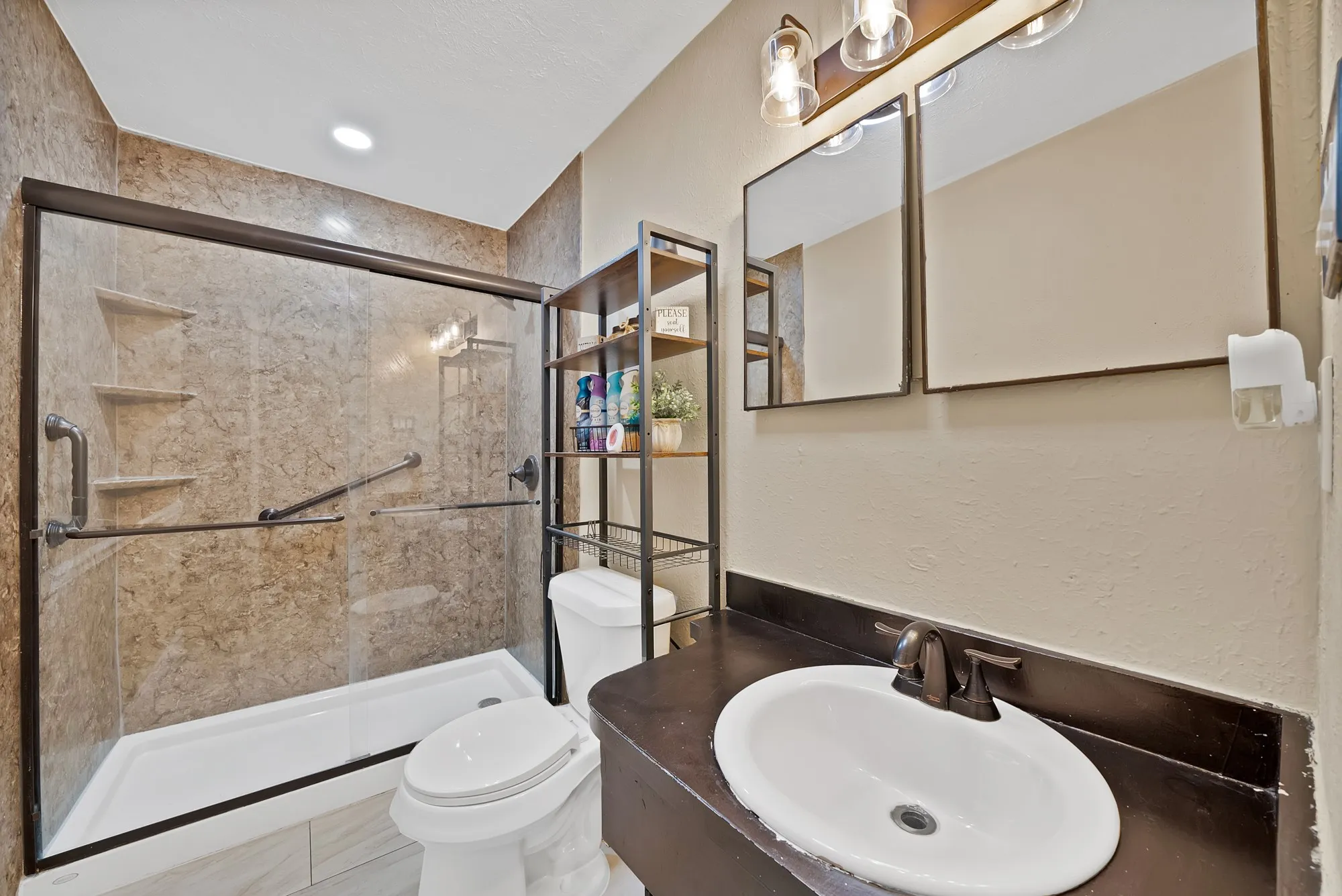 Single Family Residence For Sale in Dallas County , 1258 Hidden Valley Drive, Dallas, Texas 75241, 3 Bedroom, 2 Bathroom, 1 Garage spaces, 1,478 Sqft, built in 1965, mls#21399329, Real Estate Agent in Dallas, Homes For Sale in Dallas county, Homes For Sale in Dallas, Realtor in Dallas Texas, Real Estate Brokerage Independent Realty Texas, Luminita Cordes Realtor