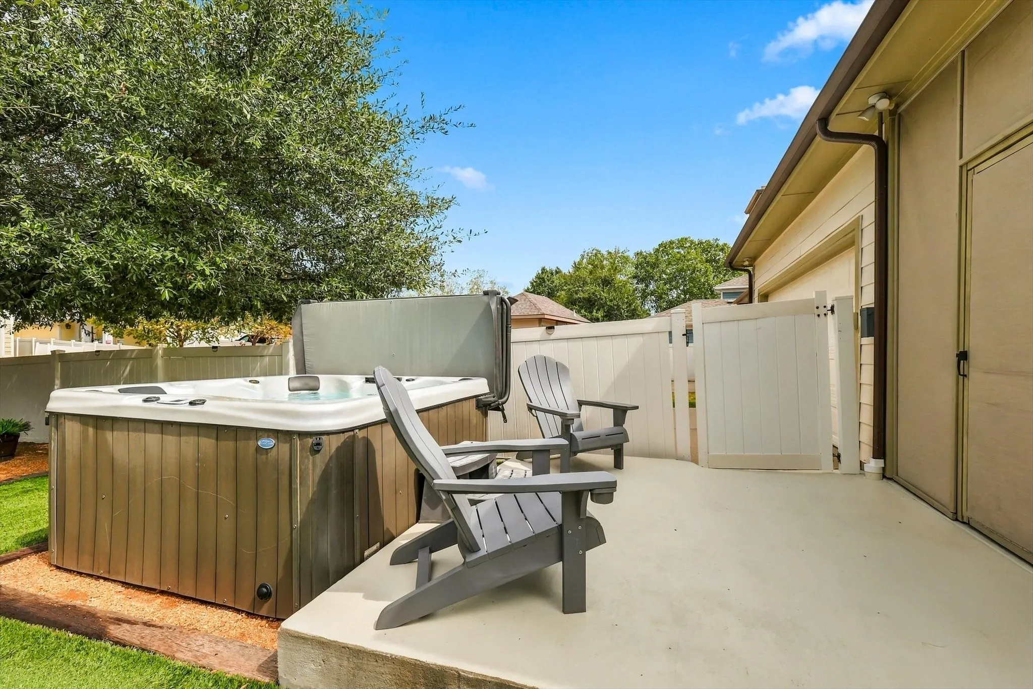 Enjoy a relaxing soak in the Cal Spa hot tub, installed on a crushed-granite base with railroad-tie borders.