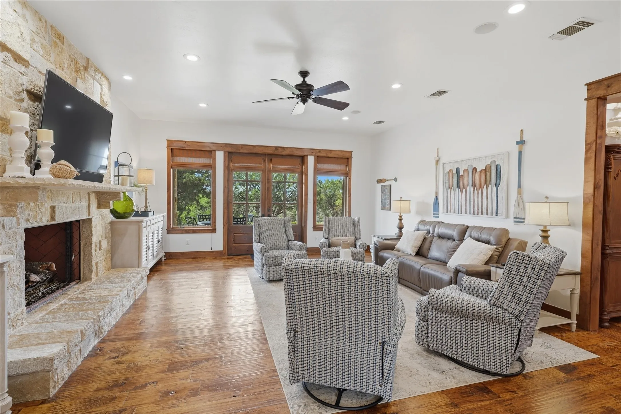 Single Family Residence For Sale in Palo Pinto County , 2141 Century Oak Drive, Graford, Texas 76449, 5 Bedroom, 8 Bathroom, 2 Garage spaces, 4,661 Sqft, built in 2012, mls#21399894, Real Estate Agent in Graford, Homes For Sale in Palo Pinto county, Homes For Sale in Graford, Realtor in Graford Texas, Real Estate Brokerage Independent Realty Texas, Luminita Cordes Realtor