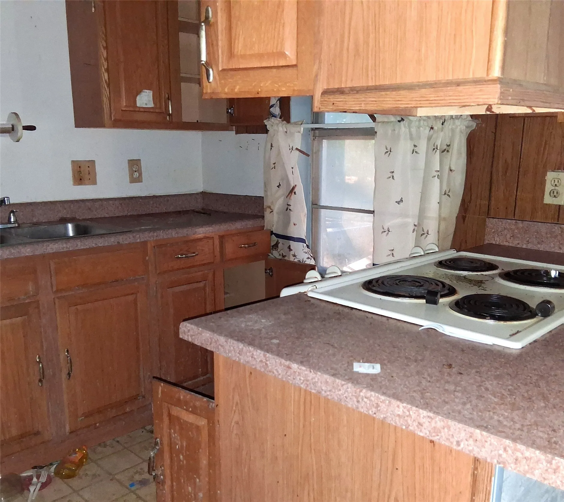 Single Family Residence For Sale in Grayson County , 802 Dove Lane, Sherman, Texas 75090, 4 Bedroom, 2 Bathroom, 1 Garage spaces, 1,190 Sqft, built in 1972, mls#21398501, Real Estate Agent in Sherman, Homes For Sale in Grayson county, Homes For Sale in Sherman, Realtor in Sherman Texas, Real Estate Brokerage Independent Realty Texas, Luminita Cordes Realtor