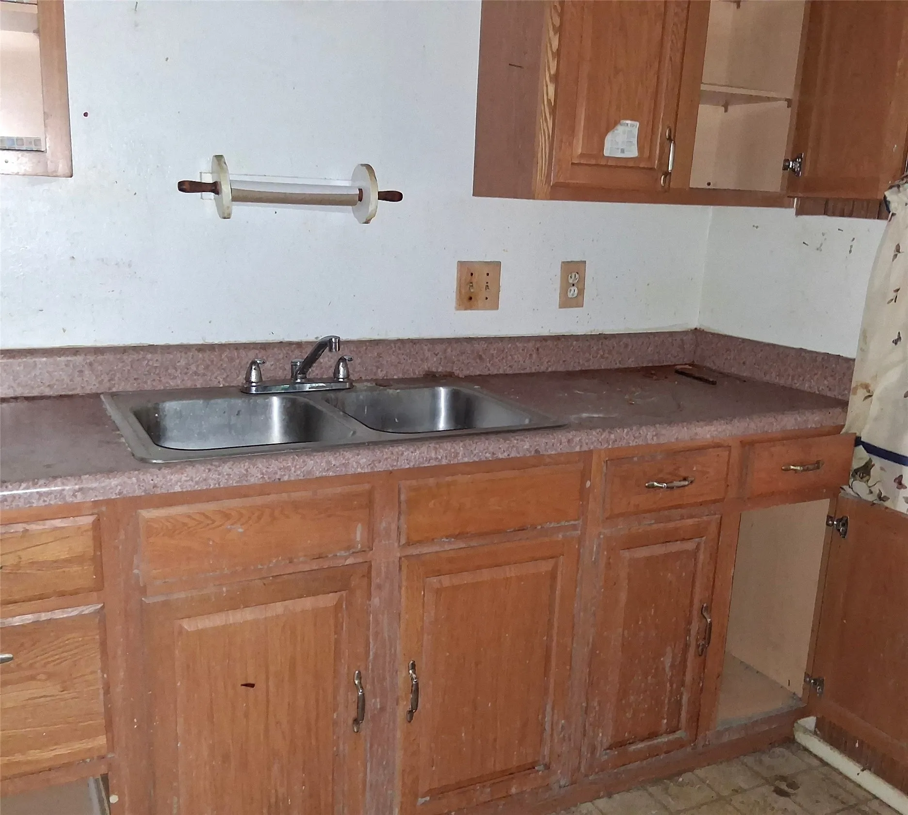 Single Family Residence For Sale in Grayson County , 802 Dove Lane, Sherman, Texas 75090, 4 Bedroom, 2 Bathroom, 1 Garage spaces, 1,190 Sqft, built in 1972, mls#21398501, Real Estate Agent in Sherman, Homes For Sale in Grayson county, Homes For Sale in Sherman, Realtor in Sherman Texas, Real Estate Brokerage Independent Realty Texas, Luminita Cordes Realtor
