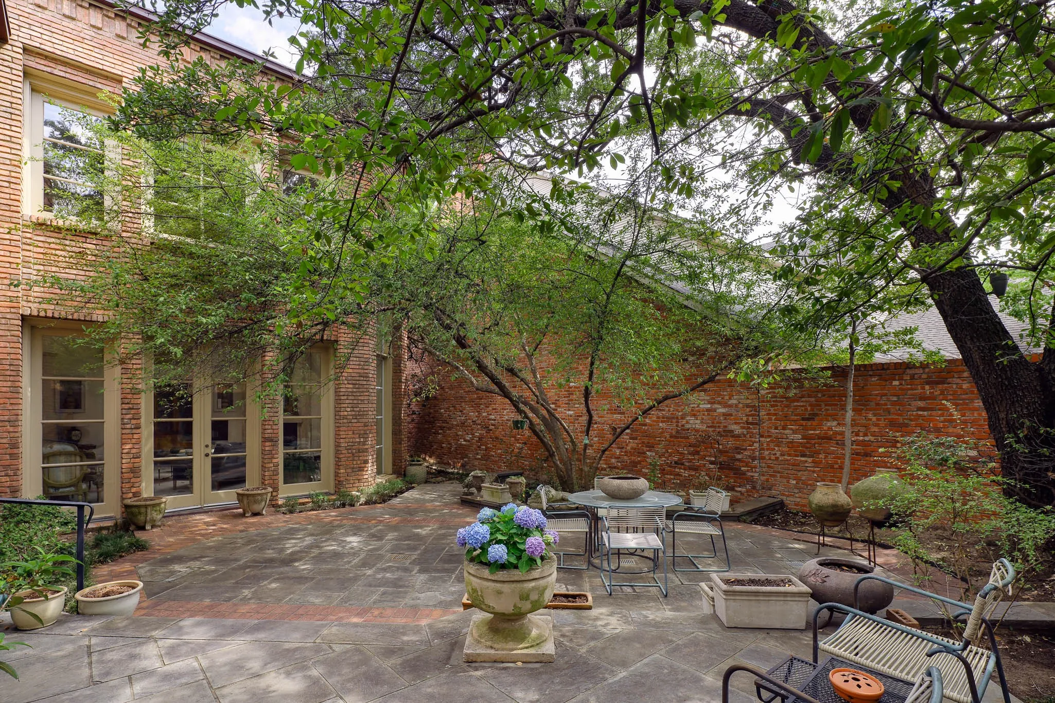 Single Family Residence For Sale in Dallas County , 7724 Glen Albens Circle, Dallas, Texas 75225, 4 Bedroom, 6 Bathroom, 2 Garage spaces, 4,125 Sqft, built in 1983, mls#21393433, Real Estate Agent in Dallas, Homes For Sale in Dallas county, Homes For Sale in Dallas, Realtor in Dallas Texas, Real Estate Brokerage Independent Realty Texas, Luminita Cordes Realtor