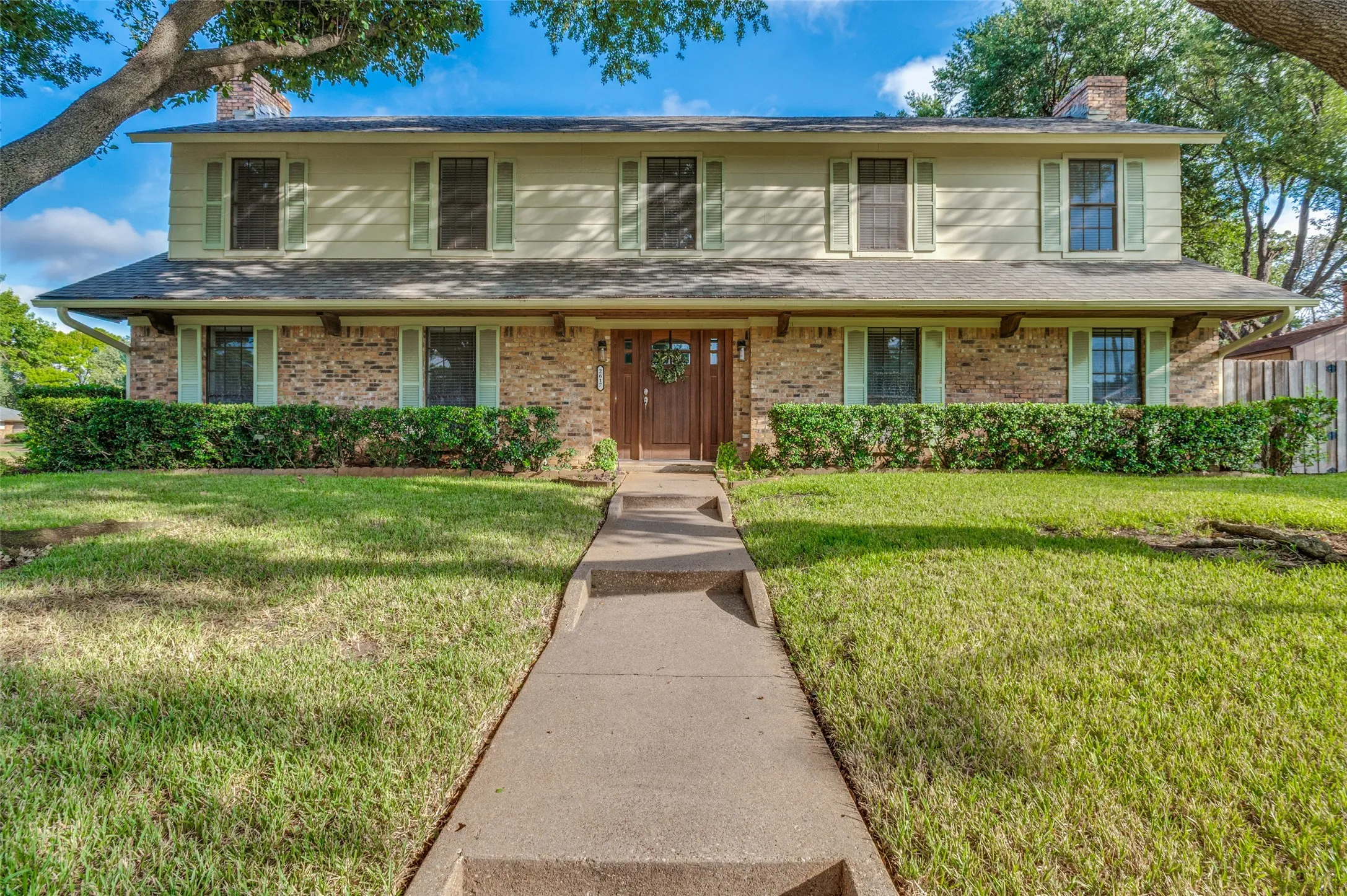 Single Family Residence For Sale in Dallas County , 2617 Still Meadow Road, Irving, Texas 75060, 3 Bedroom, 3 Bathroom, 2 Garage spaces, 2,310 Sqft, built in 1977, mls#21399379, Real Estate Agent in Irving, Homes For Sale in Dallas county, Homes For Sale in Irving, Realtor in Irving Texas, Real Estate Brokerage Independent Realty Texas, Luminita Cordes Realtor