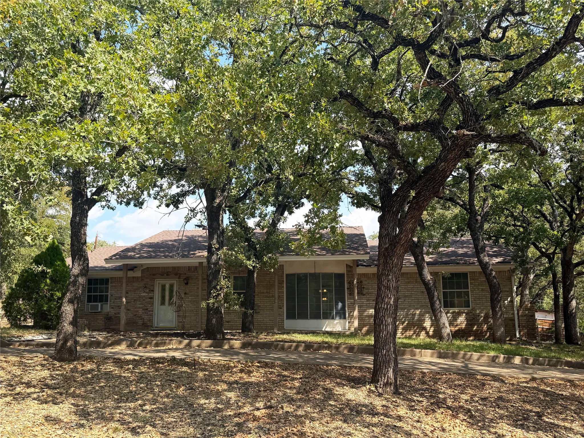 Single Family Residence For Sale in Tarrant County , 6628 Chilton Drive, North Richland Hills, Texas 76182, 3 Bedroom, 2 Bathroom, Garage spaces, 2,349 Sqft, built in 1969, mls#21398559, Real Estate Agent in North Richland Hills, Homes For Sale in Tarrant county, Homes For Sale in North Richland Hills, Realtor in North Richland Hills Texas, Real Estate Brokerage Independent Realty Texas, Luminita Cordes Realtor