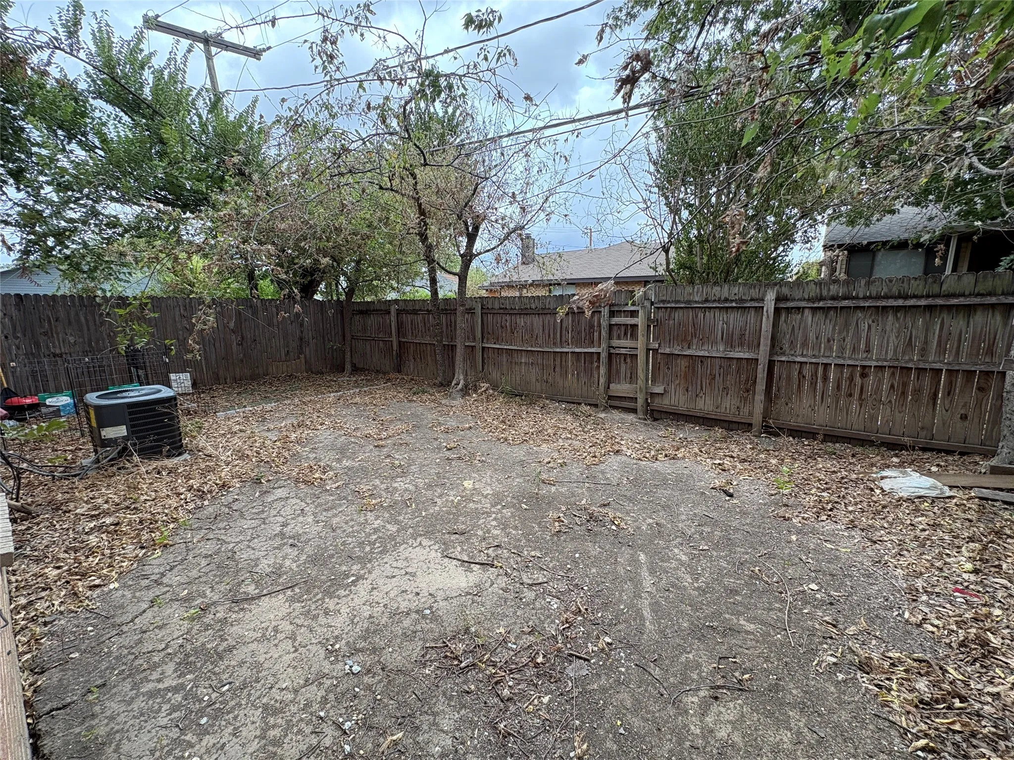 Duplex For Rent in Tarrant County , 6409 Westcreek Drive, Fort Worth, Texas 76133, 2 Bedroom, 2 Bathroom, 2 Garage spaces, 1,181 Sqft, built in 1981, mls#21400035, Real Estate Agent in Fort Worth, Homes For Rent in Tarrant county, Homes For Rent in Fort Worth, Realtor in Fort Worth Texas, Real Estate Brokerage Independent Realty Texas, Luminita Cordes Realtor