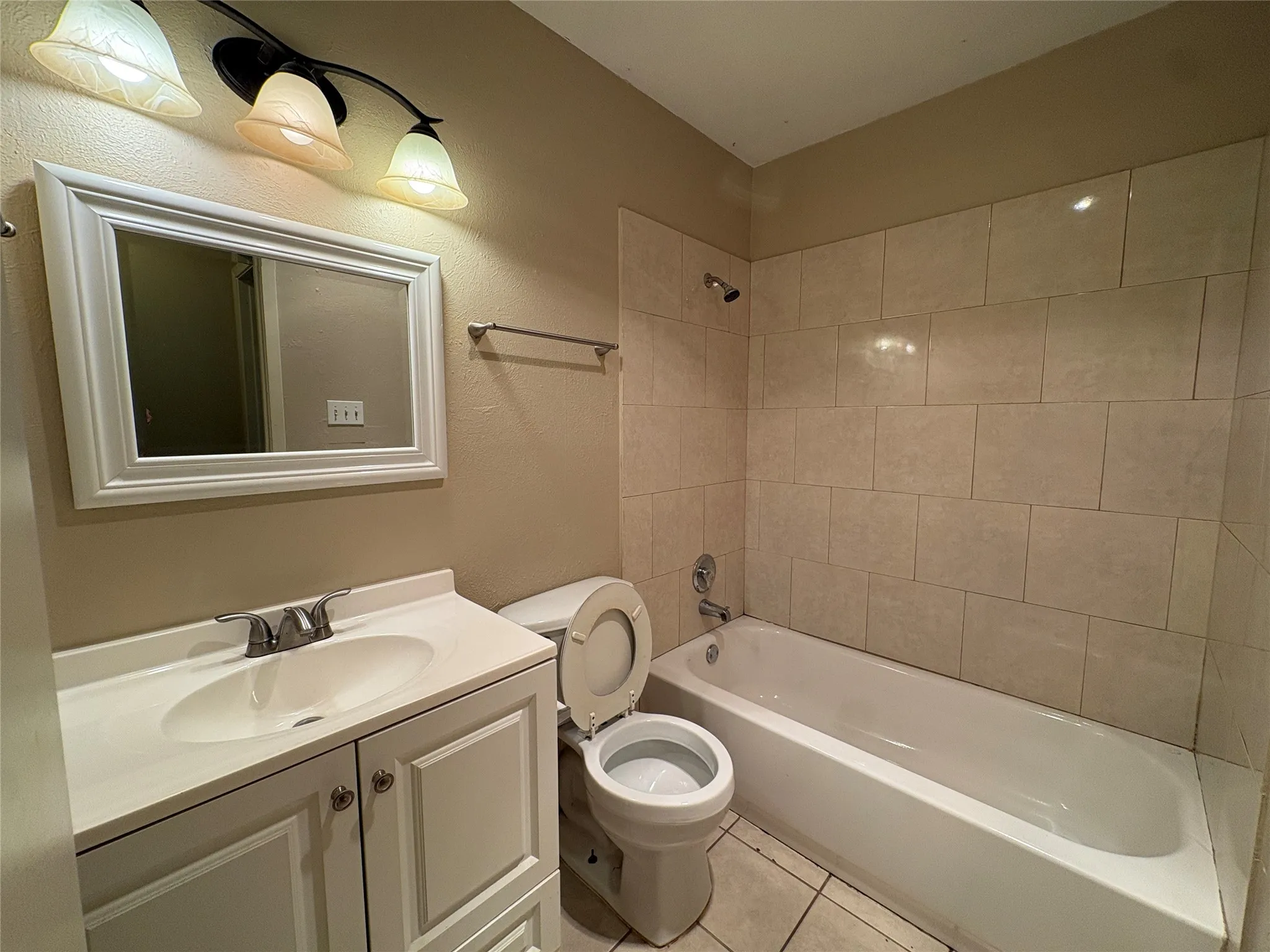 Duplex For Rent in Tarrant County , 6409 Westcreek Drive, Fort Worth, Texas 76133, 2 Bedroom, 2 Bathroom, 2 Garage spaces, 1,181 Sqft, built in 1981, mls#21400035, Real Estate Agent in Fort Worth, Homes For Rent in Tarrant county, Homes For Rent in Fort Worth, Realtor in Fort Worth Texas, Real Estate Brokerage Independent Realty Texas, Luminita Cordes Realtor