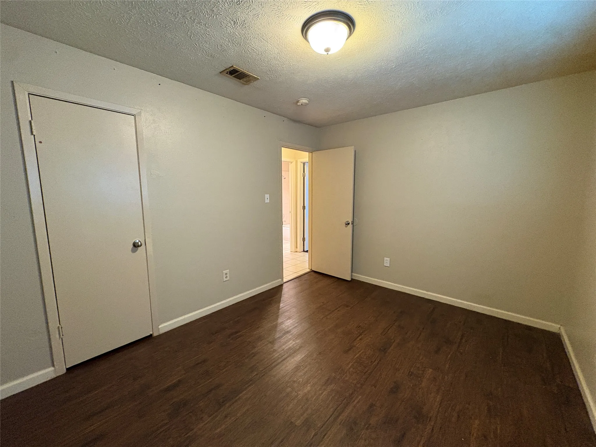 Duplex For Rent in Tarrant County , 6409 Westcreek Drive, Fort Worth, Texas 76133, 2 Bedroom, 2 Bathroom, 2 Garage spaces, 1,181 Sqft, built in 1981, mls#21400035, Real Estate Agent in Fort Worth, Homes For Rent in Tarrant county, Homes For Rent in Fort Worth, Realtor in Fort Worth Texas, Real Estate Brokerage Independent Realty Texas, Luminita Cordes Realtor