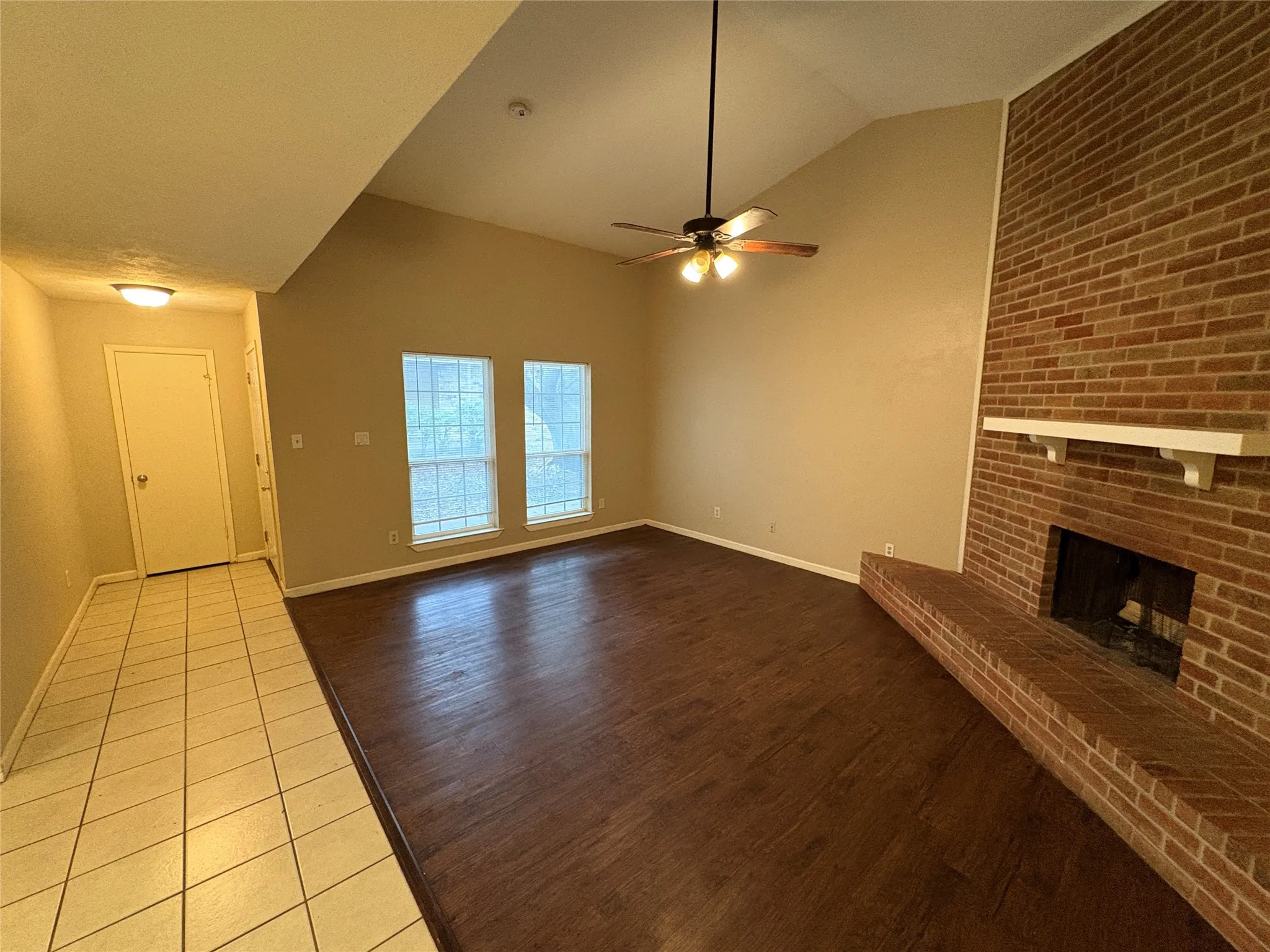 Duplex For Rent in Tarrant County , 6409 Westcreek Drive, Fort Worth, Texas 76133, 2 Bedroom, 2 Bathroom, 2 Garage spaces, 1,181 Sqft, built in 1981, mls#21400035, Real Estate Agent in Fort Worth, Homes For Rent in Tarrant county, Homes For Rent in Fort Worth, Realtor in Fort Worth Texas, Real Estate Brokerage Independent Realty Texas, Luminita Cordes Realtor