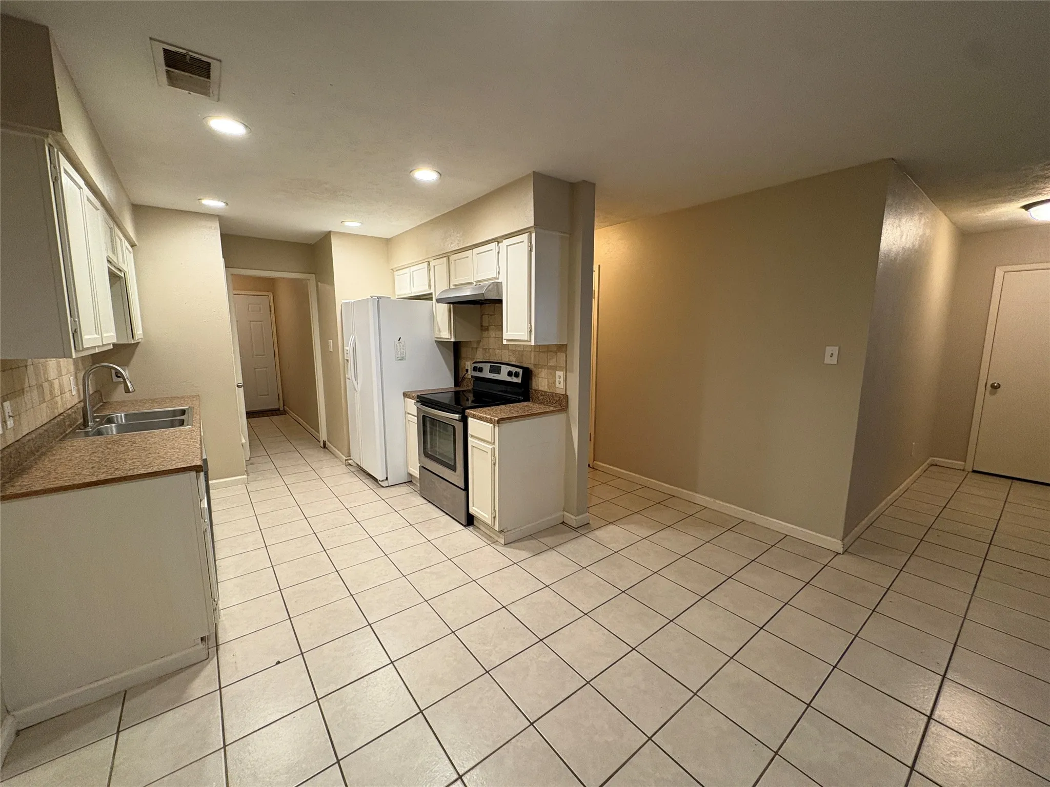 Duplex For Rent in Tarrant County , 6409 Westcreek Drive, Fort Worth, Texas 76133, 2 Bedroom, 2 Bathroom, 2 Garage spaces, 1,181 Sqft, built in 1981, mls#21400035, Real Estate Agent in Fort Worth, Homes For Rent in Tarrant county, Homes For Rent in Fort Worth, Realtor in Fort Worth Texas, Real Estate Brokerage Independent Realty Texas, Luminita Cordes Realtor