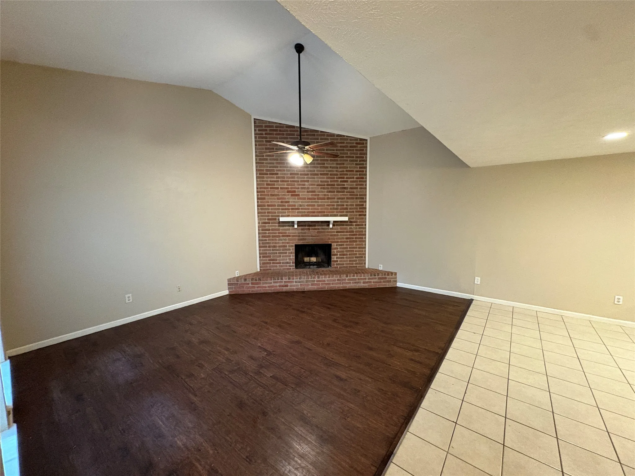 Duplex For Rent in Tarrant County , 6409 Westcreek Drive, Fort Worth, Texas 76133, 2 Bedroom, 2 Bathroom, 2 Garage spaces, 1,181 Sqft, built in 1981, mls#21400035, Real Estate Agent in Fort Worth, Homes For Rent in Tarrant county, Homes For Rent in Fort Worth, Realtor in Fort Worth Texas, Real Estate Brokerage Independent Realty Texas, Luminita Cordes Realtor