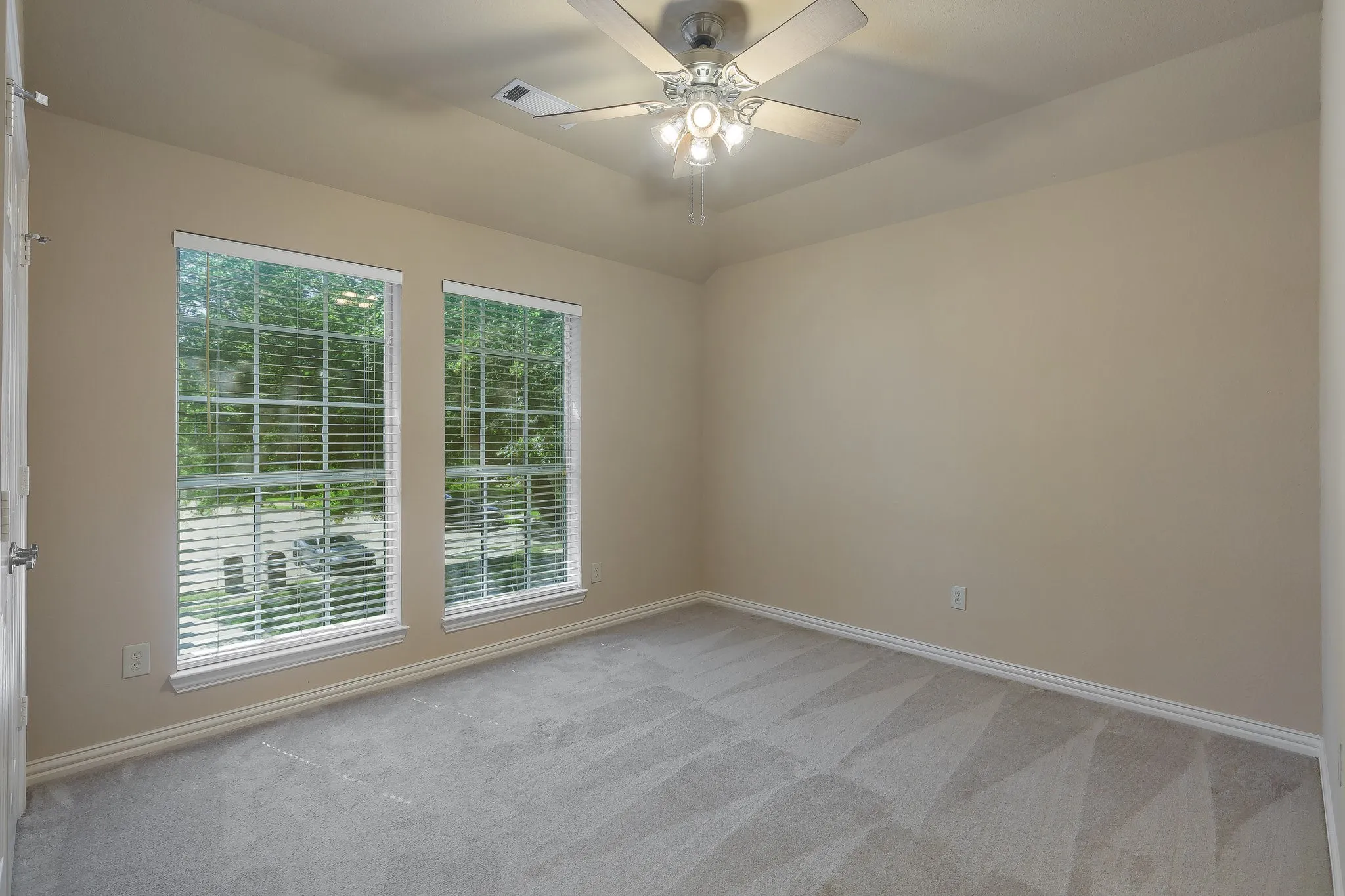 Single Family Residence For Sale in Collin County , 18 Oxford Way, Allen, Texas 75002, 5 Bedroom, 4 Bathroom, 2 Garage spaces, 2,900 Sqft, built in 2005, mls#21391314, Real Estate Agent in Allen, Homes For Sale in Collin county, Homes For Sale in Allen, Realtor in Allen Texas, Real Estate Brokerage Independent Realty Texas, Luminita Cordes Realtor