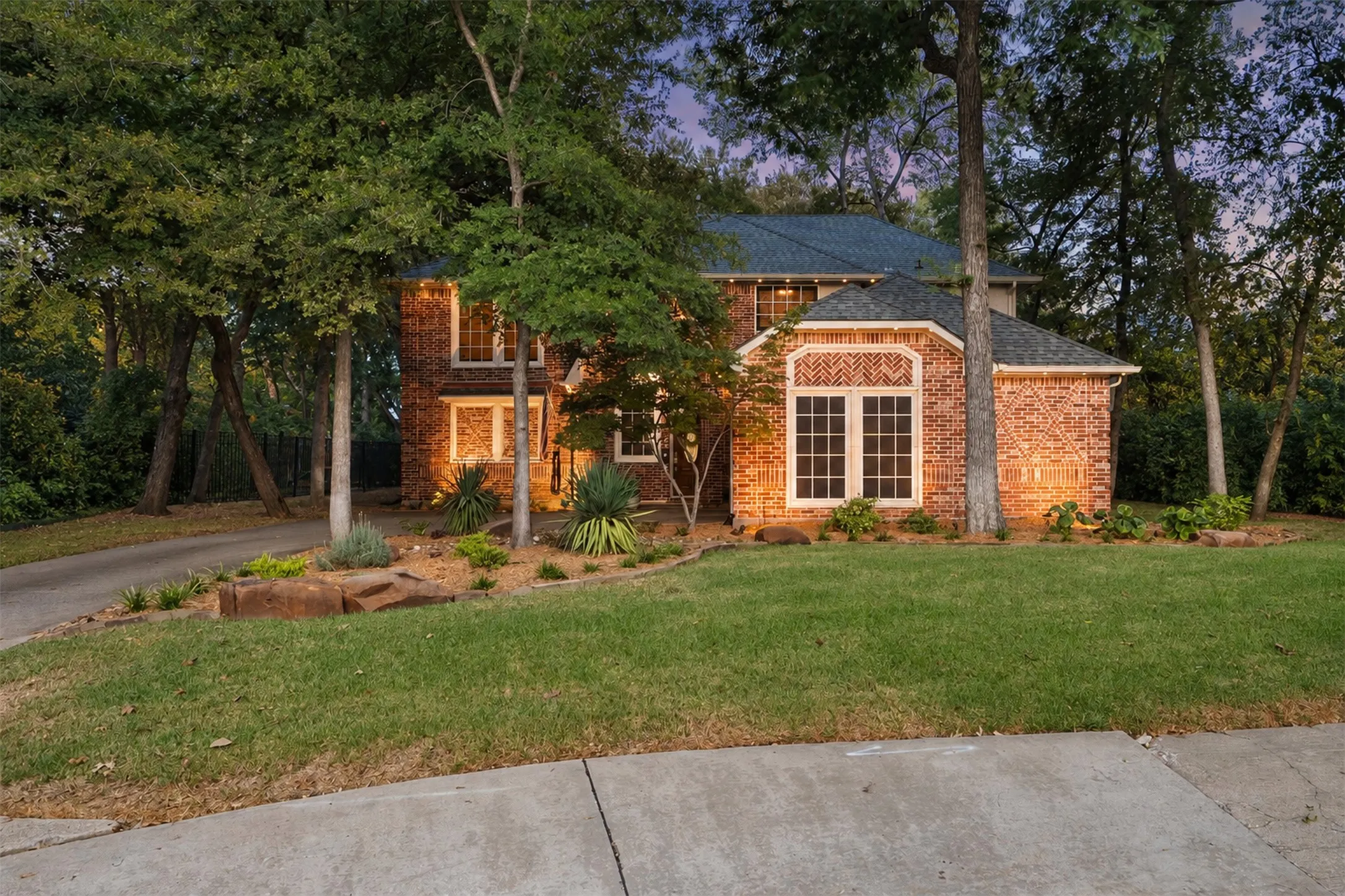 Single Family Residence For Sale in Collin County , 18 Oxford Way, Allen, Texas 75002, 5 Bedroom, 4 Bathroom, 2 Garage spaces, 2,900 Sqft, built in 2005, mls#21391314, Real Estate Agent in Allen, Homes For Sale in Collin county, Homes For Sale in Allen, Realtor in Allen Texas, Real Estate Brokerage Independent Realty Texas, Luminita Cordes Realtor
