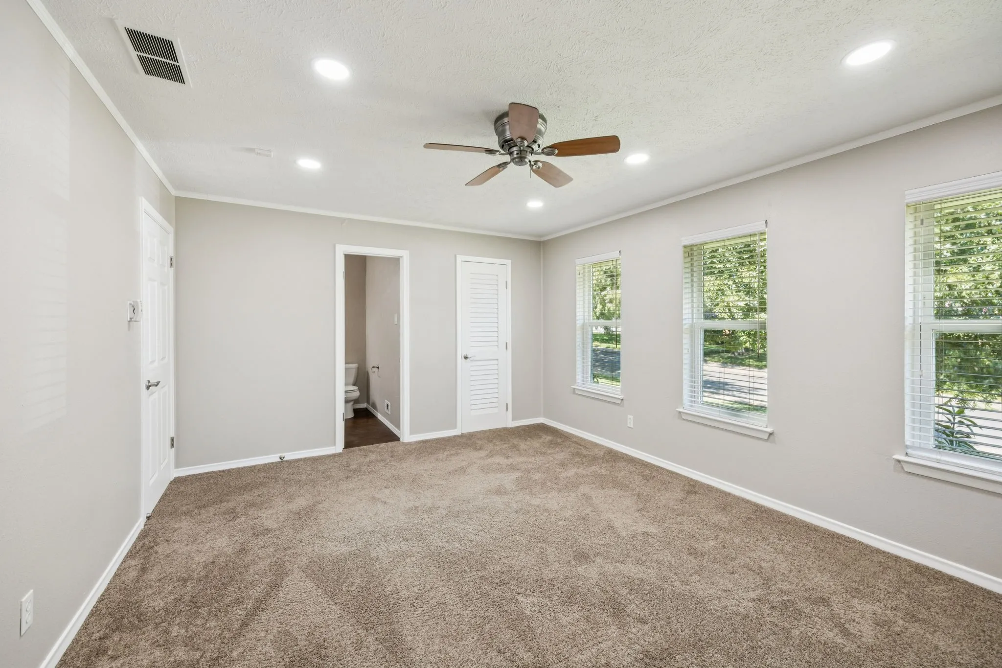 Single Family Residence For Sale in Dallas County , 9536 Millridge Drive, Dallas, Texas 75243, 4 Bedroom, 3 Bathroom, 2 Garage spaces, 2,423 Sqft, built in 1970, mls#21400112, Real Estate Agent in Dallas, Homes For Sale in Dallas county, Homes For Sale in Dallas, Realtor in Dallas Texas, Real Estate Brokerage Independent Realty Texas, Luminita Cordes Realtor