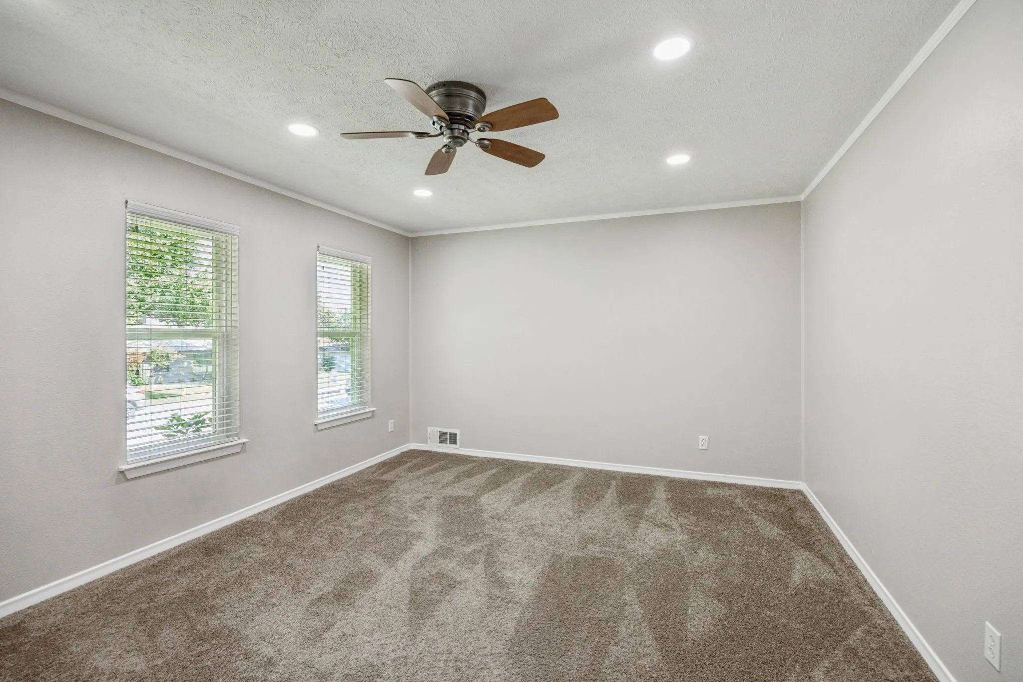 Single Family Residence For Sale in Dallas County , 9536 Millridge Drive, Dallas, Texas 75243, 4 Bedroom, 3 Bathroom, 2 Garage spaces, 2,423 Sqft, built in 1970, mls#21400112, Real Estate Agent in Dallas, Homes For Sale in Dallas county, Homes For Sale in Dallas, Realtor in Dallas Texas, Real Estate Brokerage Independent Realty Texas, Luminita Cordes Realtor