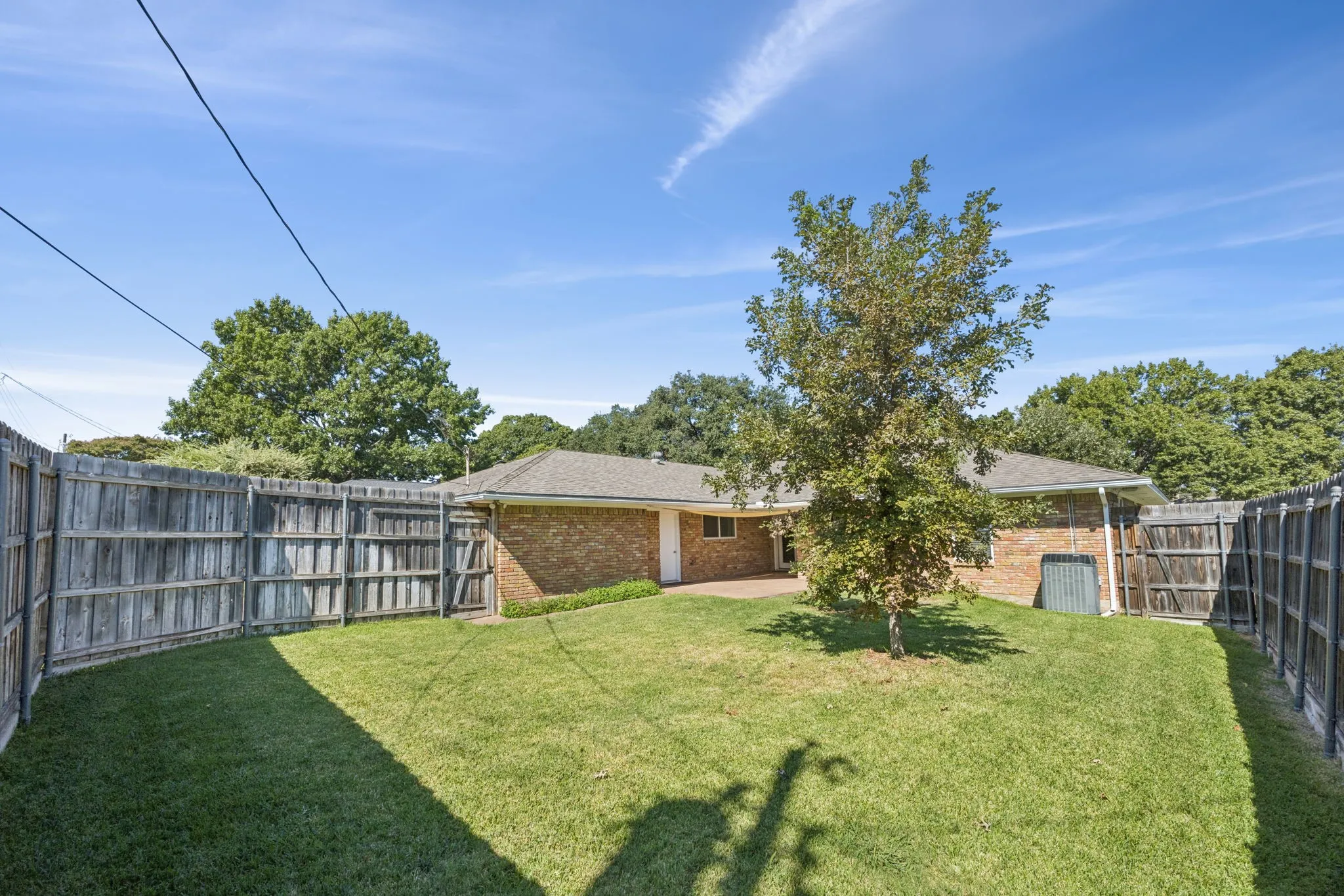 Single Family Residence For Sale in Dallas County , 9536 Millridge Drive, Dallas, Texas 75243, 4 Bedroom, 3 Bathroom, 2 Garage spaces, 2,423 Sqft, built in 1970, mls#21400112, Real Estate Agent in Dallas, Homes For Sale in Dallas county, Homes For Sale in Dallas, Realtor in Dallas Texas, Real Estate Brokerage Independent Realty Texas, Luminita Cordes Realtor