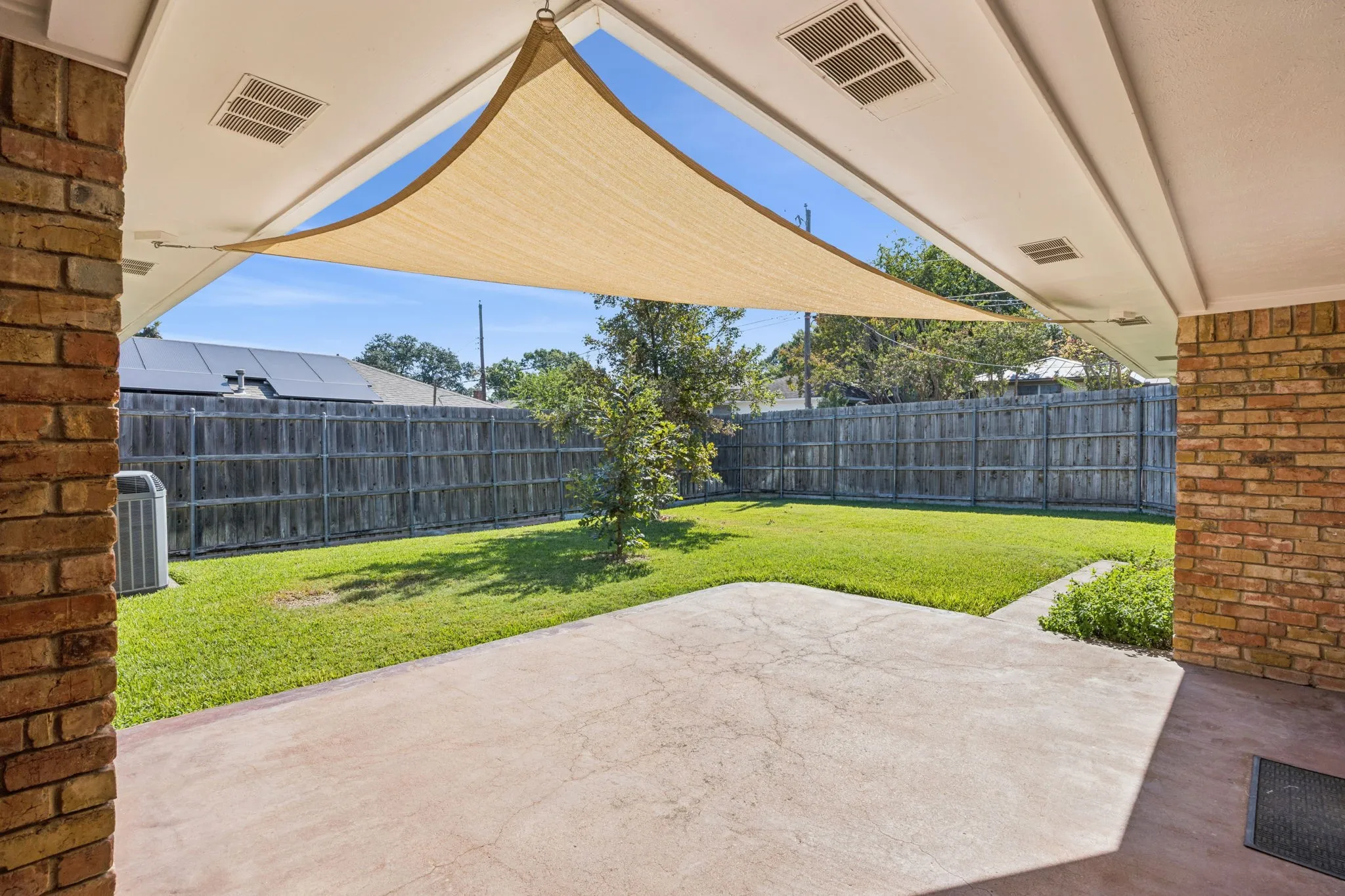 Single Family Residence For Sale in Dallas County , 9536 Millridge Drive, Dallas, Texas 75243, 4 Bedroom, 3 Bathroom, 2 Garage spaces, 2,423 Sqft, built in 1970, mls#21400112, Real Estate Agent in Dallas, Homes For Sale in Dallas county, Homes For Sale in Dallas, Realtor in Dallas Texas, Real Estate Brokerage Independent Realty Texas, Luminita Cordes Realtor
