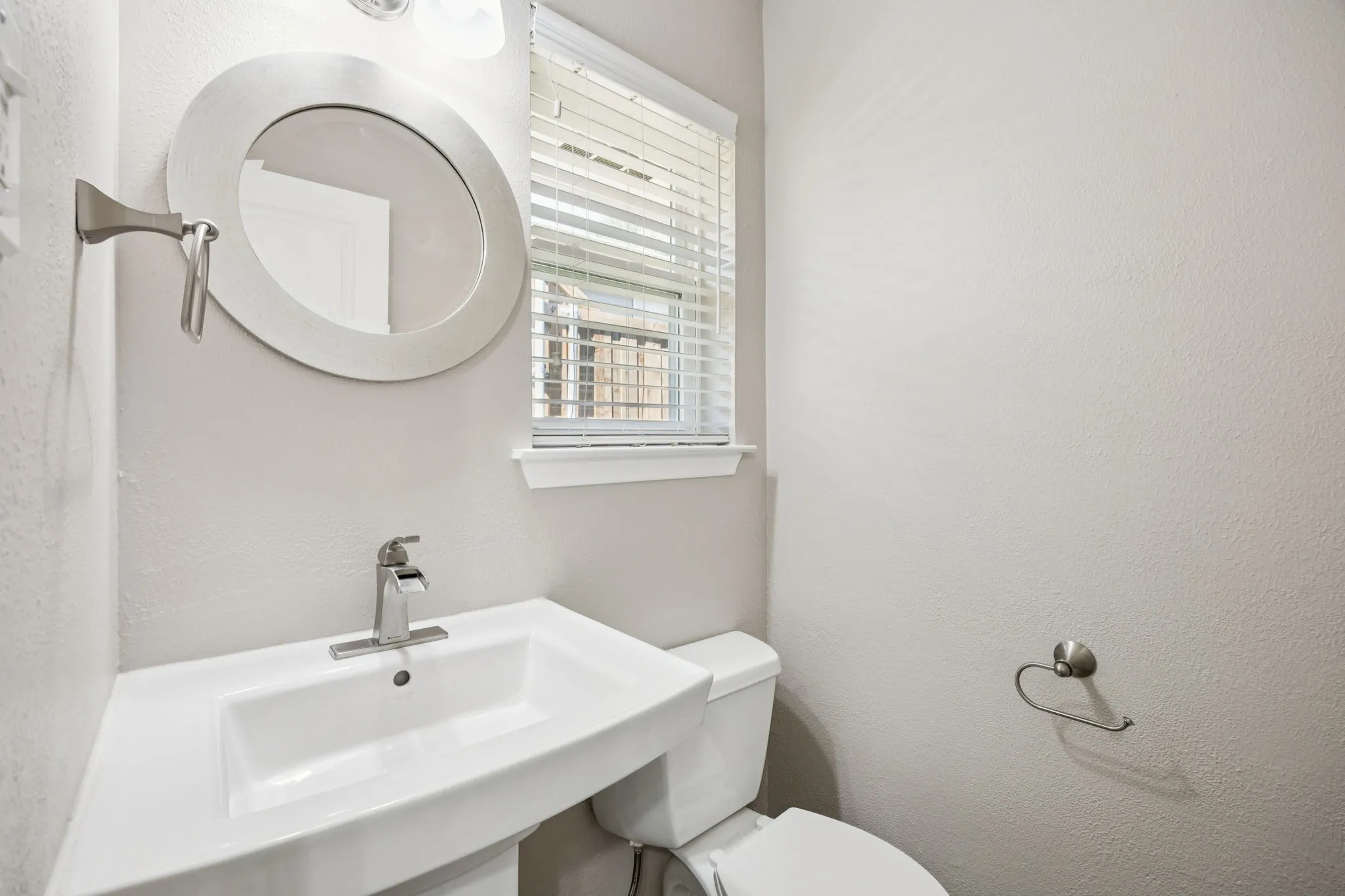 Single Family Residence For Sale in Dallas County , 9536 Millridge Drive, Dallas, Texas 75243, 4 Bedroom, 3 Bathroom, 2 Garage spaces, 2,423 Sqft, built in 1970, mls#21400112, Real Estate Agent in Dallas, Homes For Sale in Dallas county, Homes For Sale in Dallas, Realtor in Dallas Texas, Real Estate Brokerage Independent Realty Texas, Luminita Cordes Realtor
