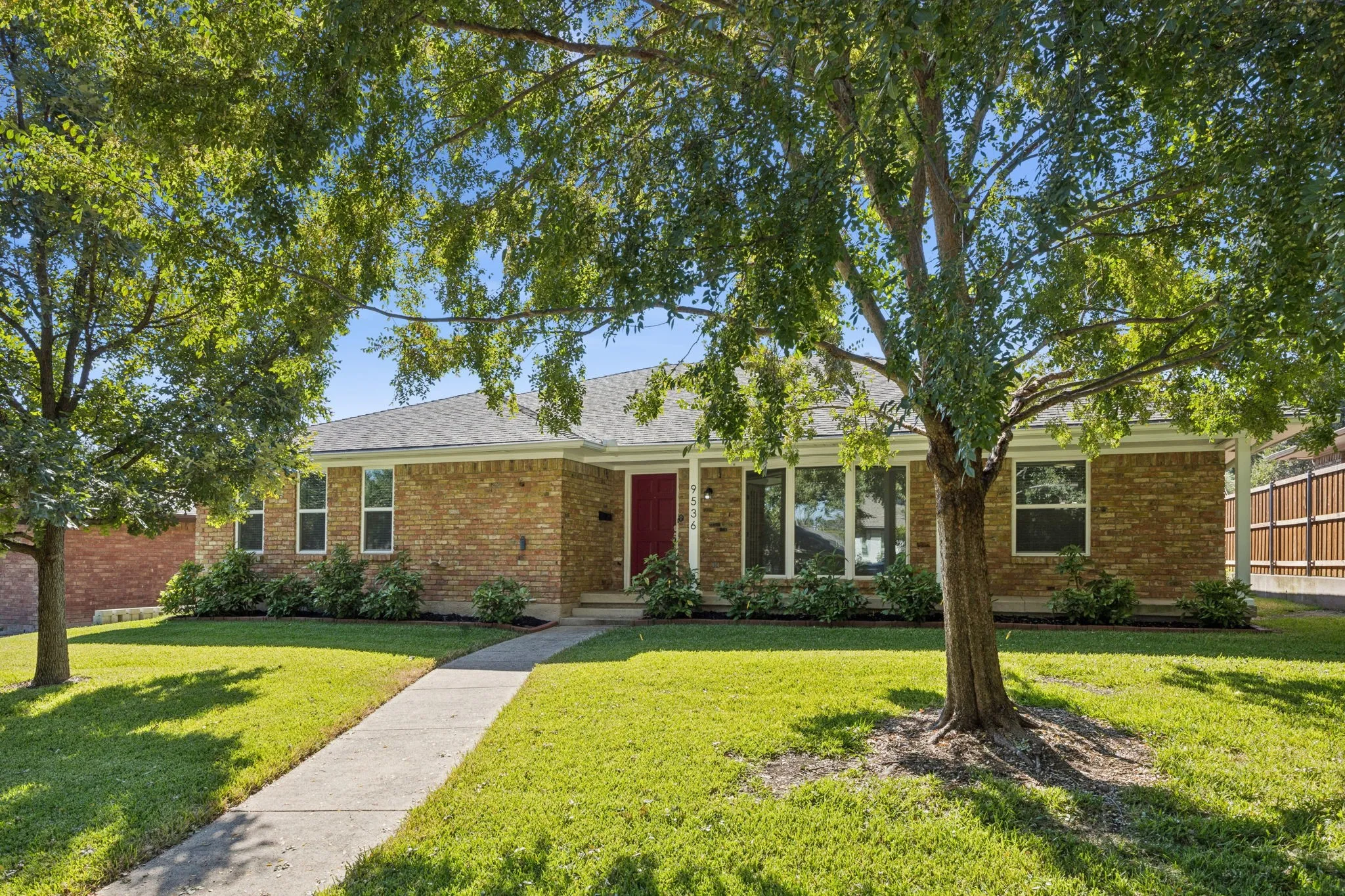 Single Family Residence For Sale in Dallas County , 9536 Millridge Drive, Dallas, Texas 75243, 4 Bedroom, 3 Bathroom, 2 Garage spaces, 2,423 Sqft, built in 1970, mls#21400112, Real Estate Agent in Dallas, Homes For Sale in Dallas county, Homes For Sale in Dallas, Realtor in Dallas Texas, Real Estate Brokerage Independent Realty Texas, Luminita Cordes Realtor