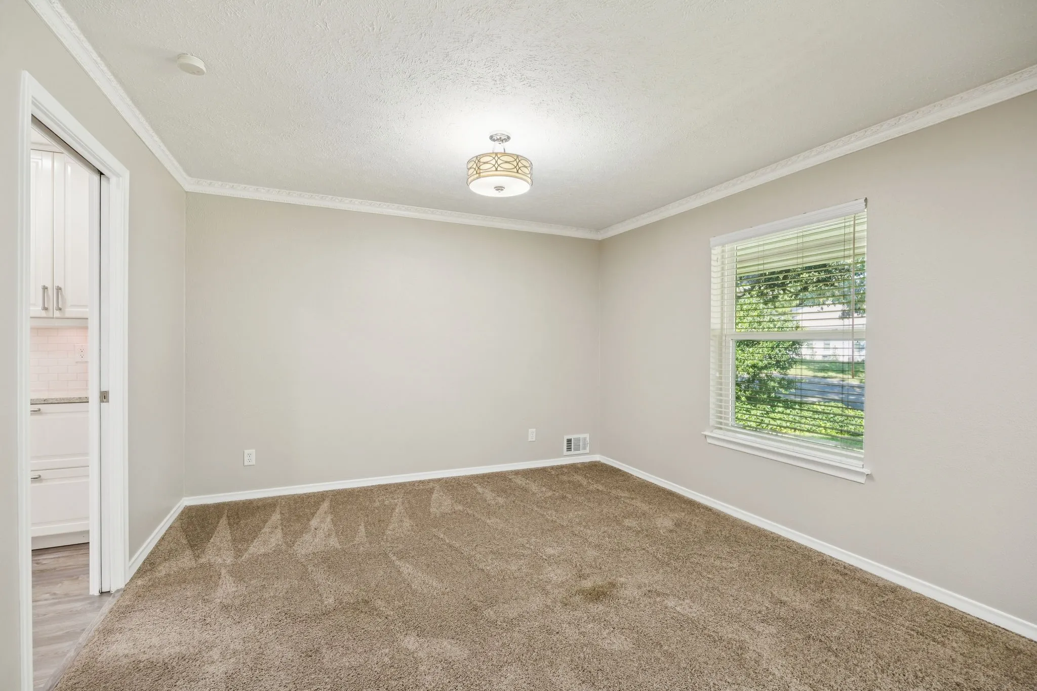 Single Family Residence For Sale in Dallas County , 9536 Millridge Drive, Dallas, Texas 75243, 4 Bedroom, 3 Bathroom, 2 Garage spaces, 2,423 Sqft, built in 1970, mls#21400112, Real Estate Agent in Dallas, Homes For Sale in Dallas county, Homes For Sale in Dallas, Realtor in Dallas Texas, Real Estate Brokerage Independent Realty Texas, Luminita Cordes Realtor