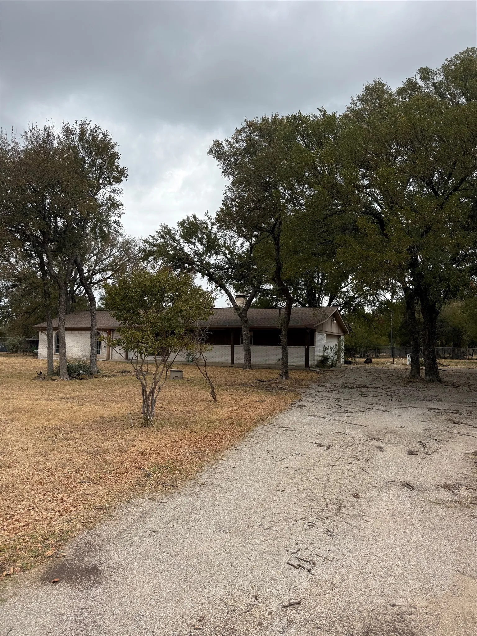 Single Family Residence For Rent in Parker County , 3808 Ridge Road, Willow Park, Texas 76087, 3 Bedroom, 3 Bathroom, 2 Garage spaces, 1,848 Sqft, built in 1974, mls#21400075, Real Estate Agent in Willow Park, Homes For Rent in Parker county, Homes For Rent in Willow Park, Realtor in Willow Park Texas, Real Estate Brokerage Independent Realty Texas, Luminita Cordes Realtor