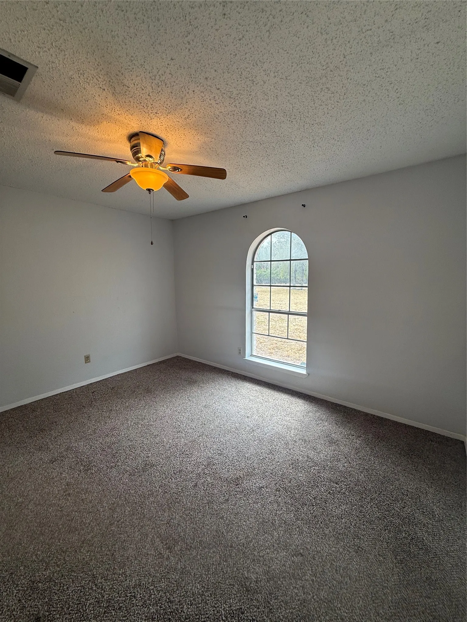 Single Family Residence For Rent in Parker County , 3808 Ridge Road, Willow Park, Texas 76087, 3 Bedroom, 3 Bathroom, 2 Garage spaces, 1,848 Sqft, built in 1974, mls#21400075, Real Estate Agent in Willow Park, Homes For Rent in Parker county, Homes For Rent in Willow Park, Realtor in Willow Park Texas, Real Estate Brokerage Independent Realty Texas, Luminita Cordes Realtor