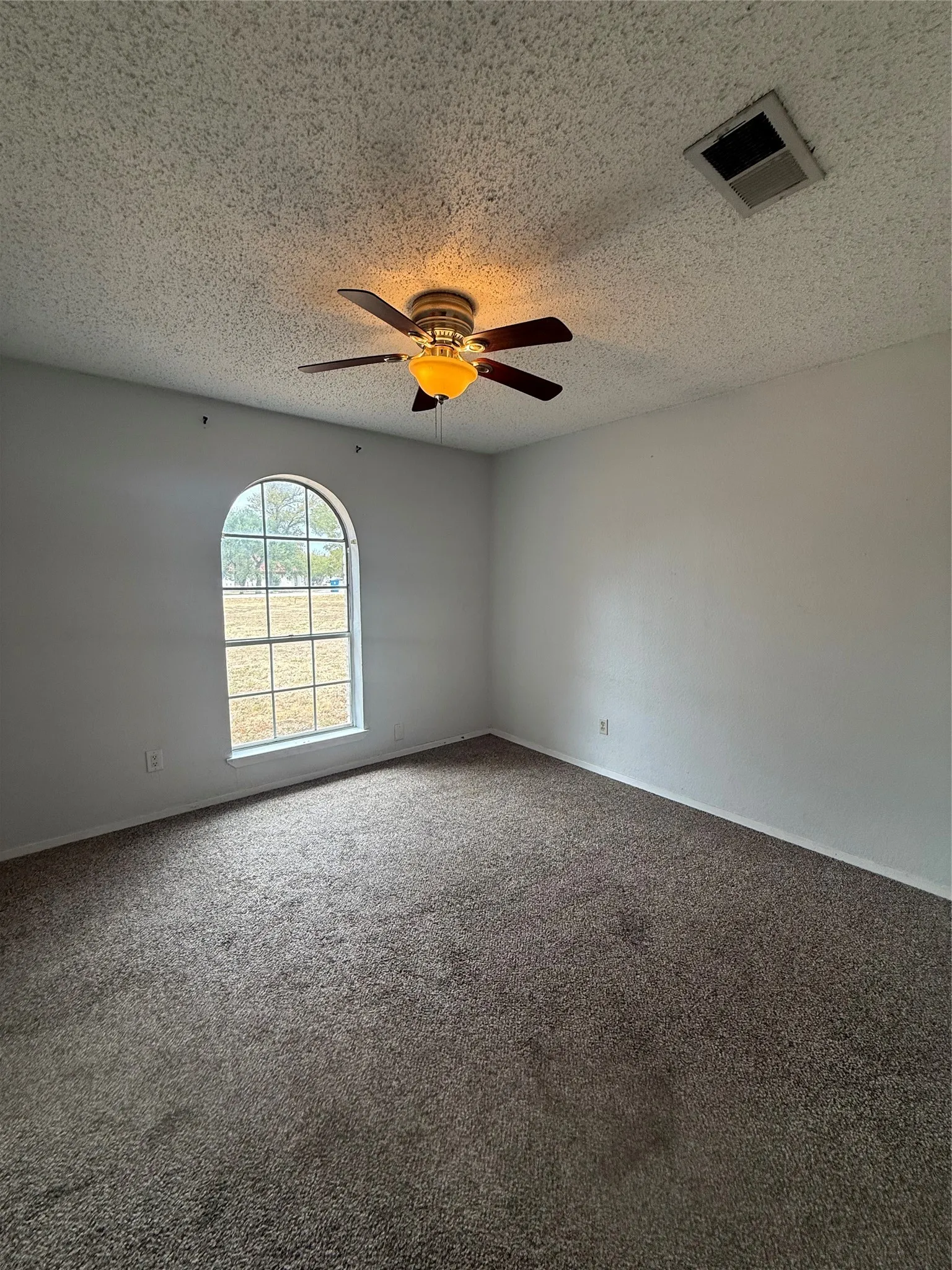 Single Family Residence For Rent in Parker County , 3808 Ridge Road, Willow Park, Texas 76087, 3 Bedroom, 3 Bathroom, 2 Garage spaces, 1,848 Sqft, built in 1974, mls#21400075, Real Estate Agent in Willow Park, Homes For Rent in Parker county, Homes For Rent in Willow Park, Realtor in Willow Park Texas, Real Estate Brokerage Independent Realty Texas, Luminita Cordes Realtor