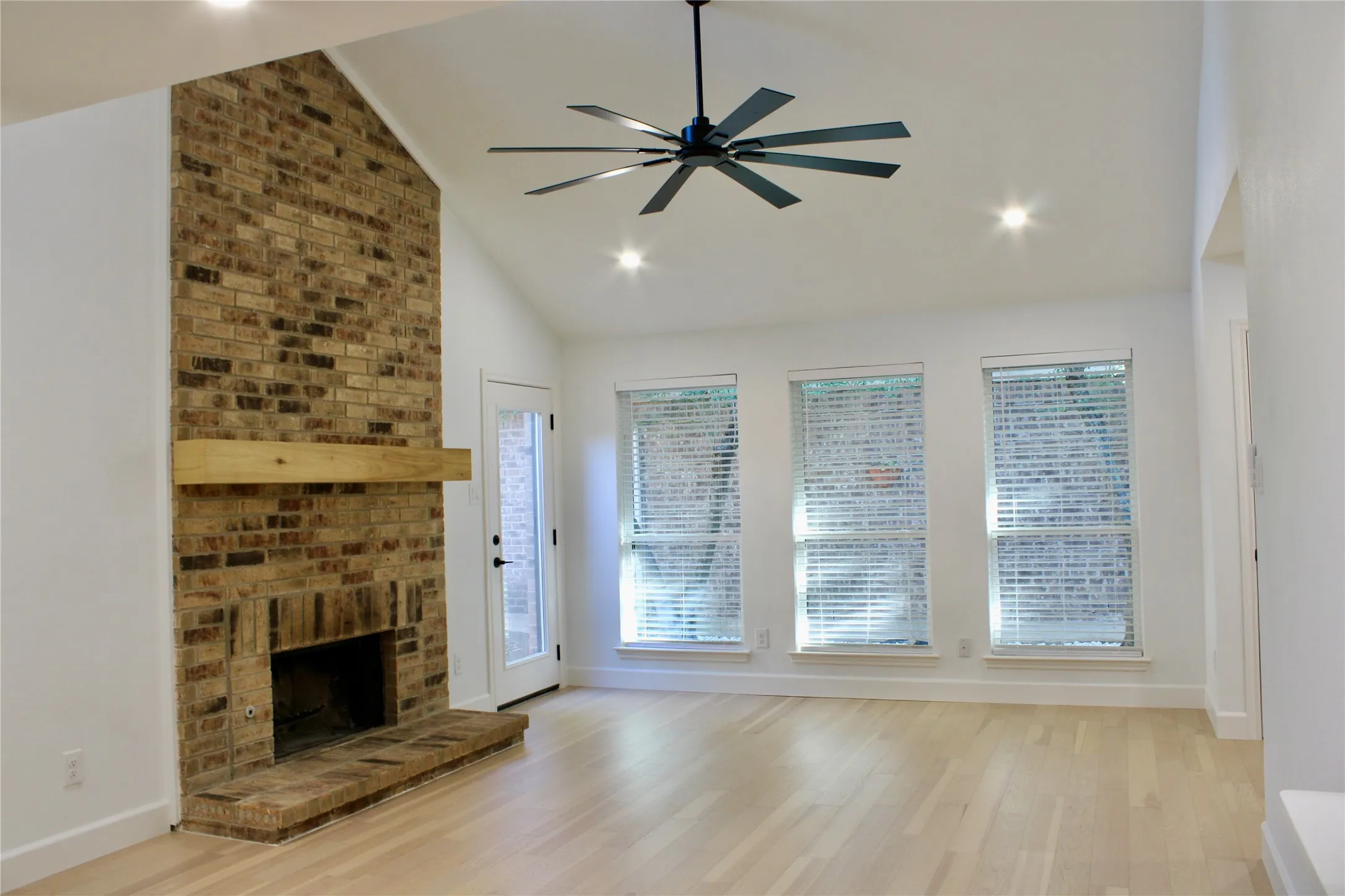 Vaulted ceiling with recessed lighting and a ceiling fan