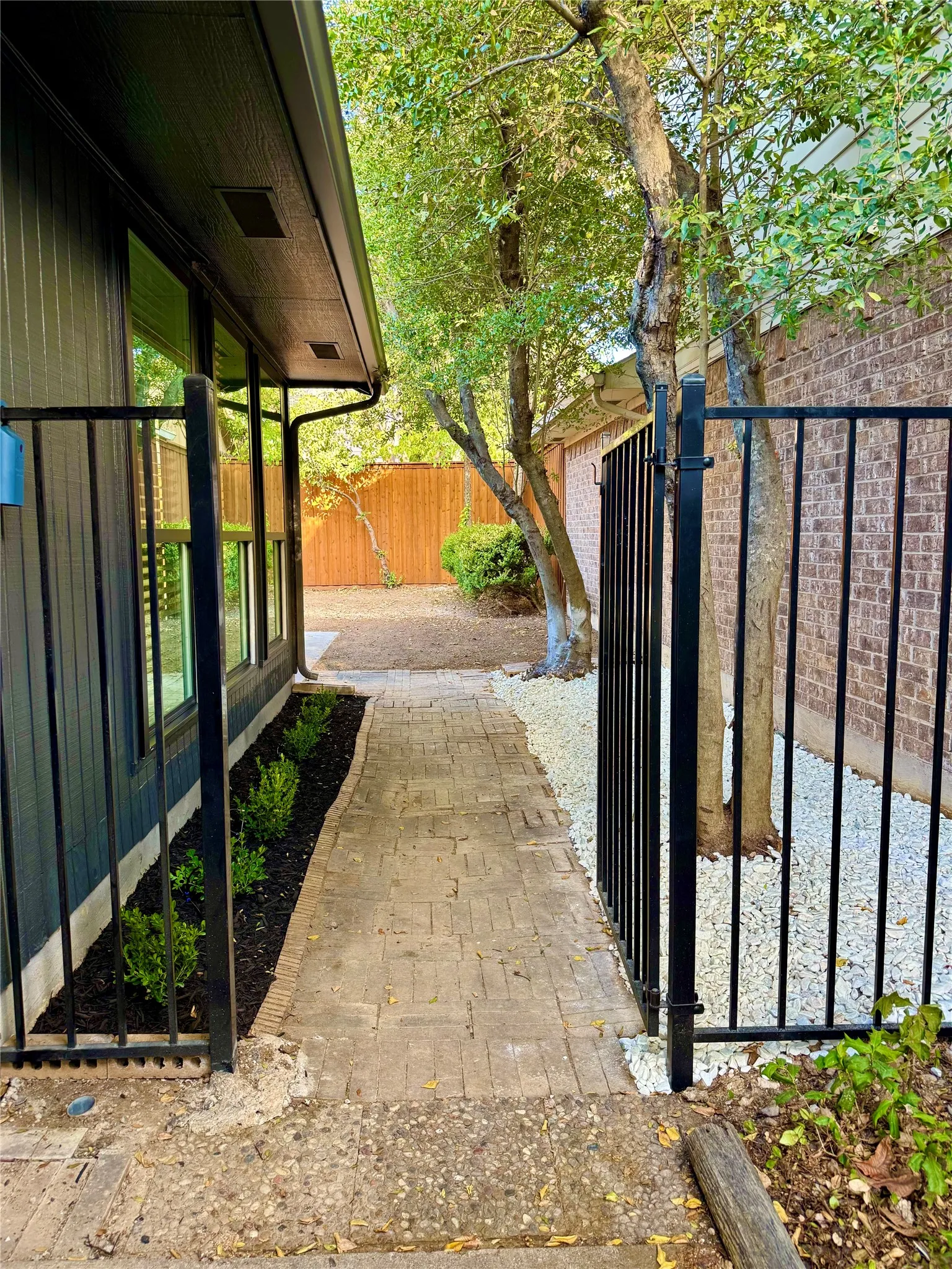 Single Family Residence For Rent in Dallas County , 3706 Aries Drive, Garland, Texas 75044, 2 Bedroom, 2 Bathroom, 2 Garage spaces, 1,098 Sqft, built in 1982, mls#21400076, Real Estate Agent in Garland, Homes For Rent in Dallas county, Homes For Rent in Garland, Realtor in Garland Texas, Real Estate Brokerage Independent Realty Texas, Luminita Cordes Realtor