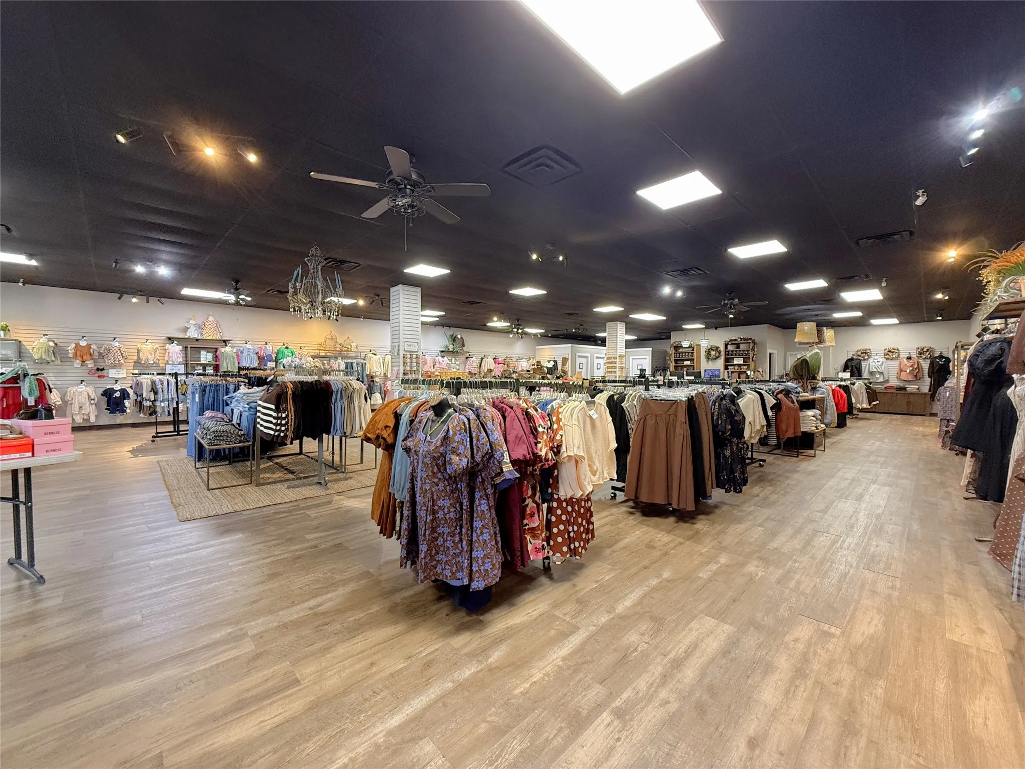 Retail For Sale in Hopkins County , 118 Main Street, Sulphur Springs, Texas 75482, 0, 0, Garage spaces, 0 Sqft, built in 2019, mls#21398716, Real Estate Agent in Sulphur Springs, Homes For Sale in Hopkins county, Homes For Sale in Sulphur Springs, Realtor in Sulphur Springs Texas, Real Estate Brokerage Independent Realty Texas, Luminita Cordes Realtor