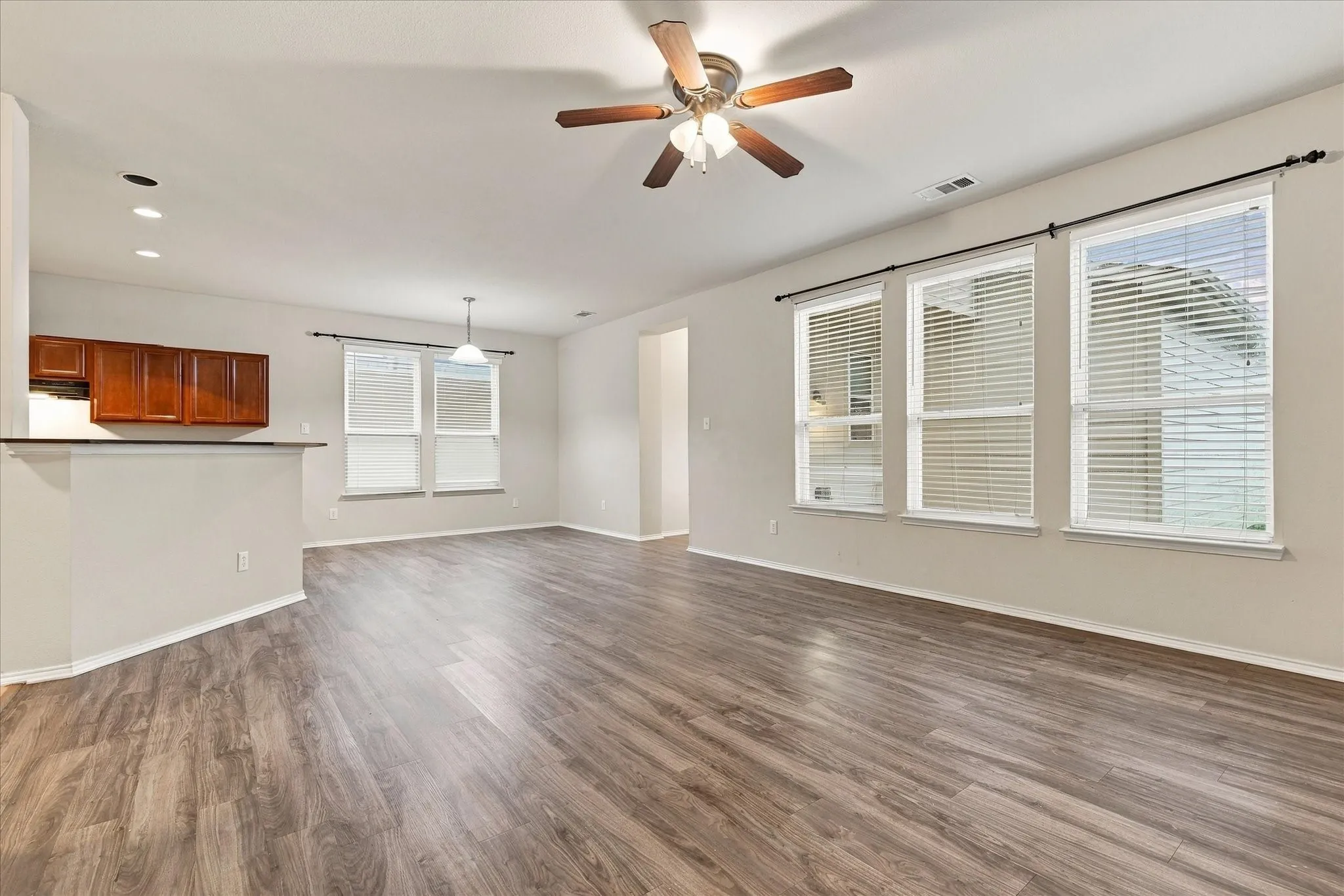 Single Family Residence For Sale in Collin County , 7105 Cotton Seed Drive, Mc Kinney, Texas 75070, 3 Bedroom, 3 Bathroom, 2 Garage spaces, 1,664 Sqft, built in 2007, mls#21400171, Real Estate Agent in Mc Kinney, Homes For Sale in Collin county, Homes For Sale in Mc Kinney, Realtor in Mc Kinney Texas, Real Estate Brokerage Independent Realty Texas, Luminita Cordes Realtor