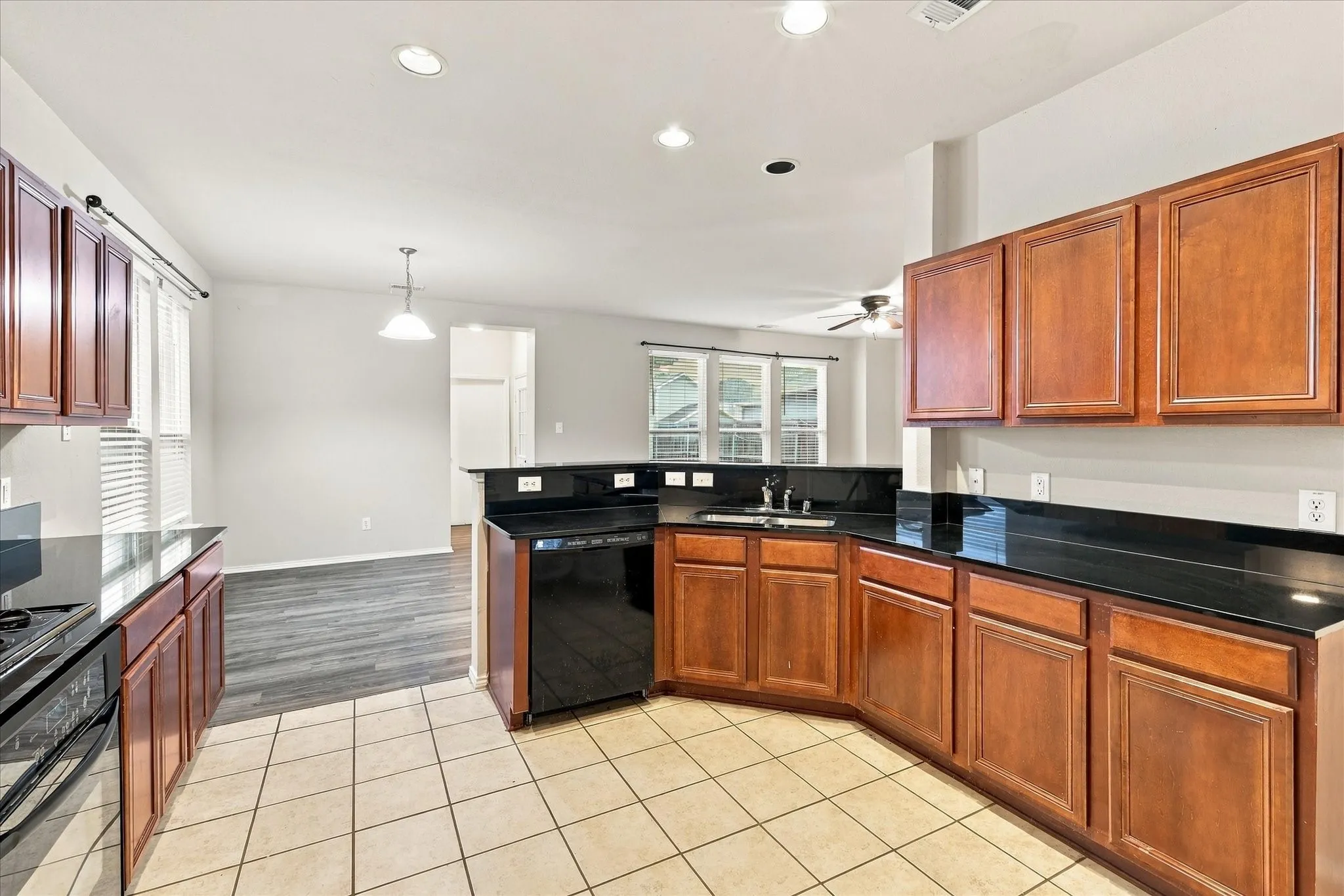Single Family Residence For Sale in Collin County , 7105 Cotton Seed Drive, Mc Kinney, Texas 75070, 3 Bedroom, 3 Bathroom, 2 Garage spaces, 1,664 Sqft, built in 2007, mls#21400171, Real Estate Agent in Mc Kinney, Homes For Sale in Collin county, Homes For Sale in Mc Kinney, Realtor in Mc Kinney Texas, Real Estate Brokerage Independent Realty Texas, Luminita Cordes Realtor