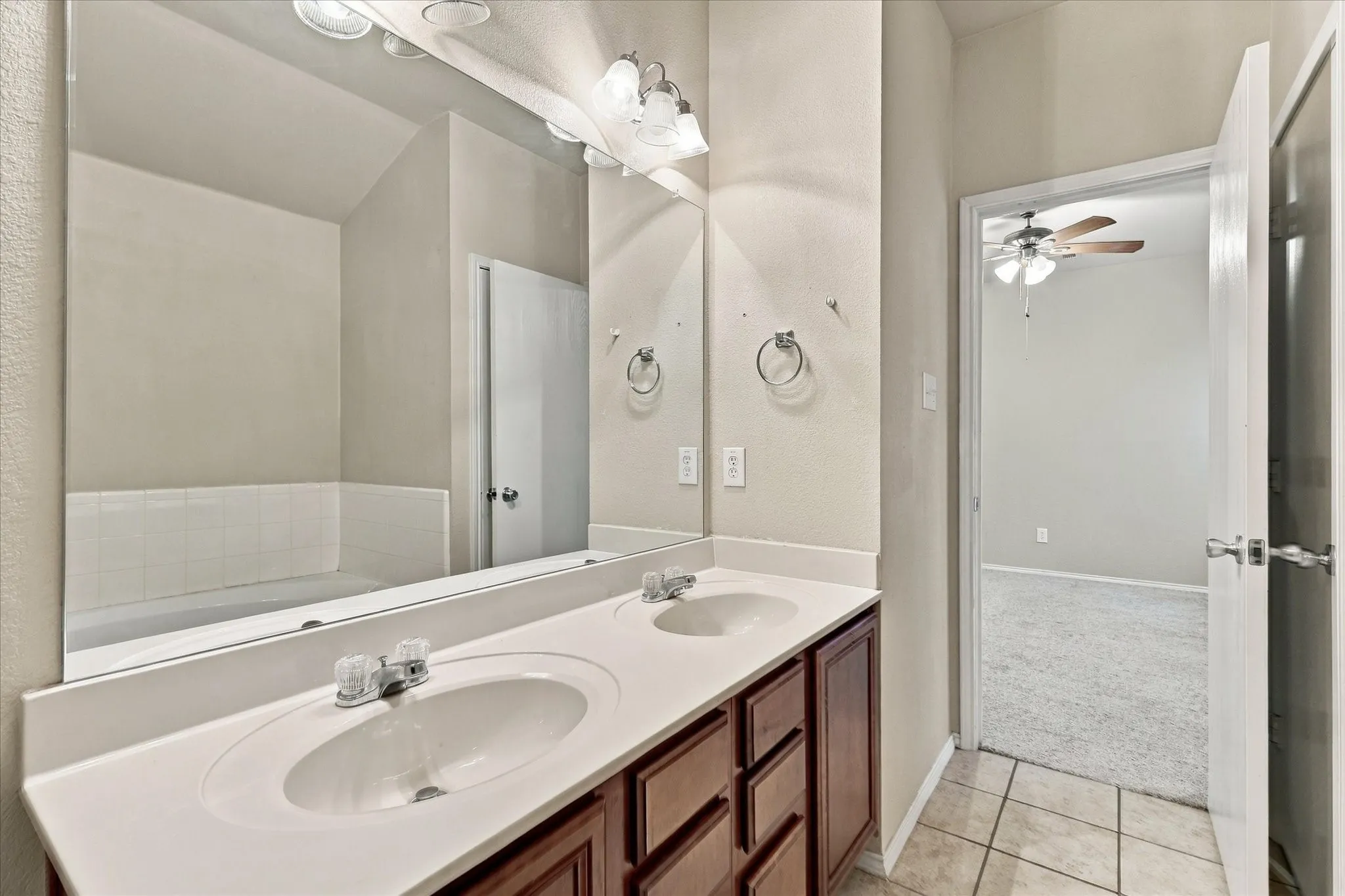 Single Family Residence For Sale in Collin County , 7105 Cotton Seed Drive, Mc Kinney, Texas 75070, 3 Bedroom, 3 Bathroom, 2 Garage spaces, 1,664 Sqft, built in 2007, mls#21400171, Real Estate Agent in Mc Kinney, Homes For Sale in Collin county, Homes For Sale in Mc Kinney, Realtor in Mc Kinney Texas, Real Estate Brokerage Independent Realty Texas, Luminita Cordes Realtor