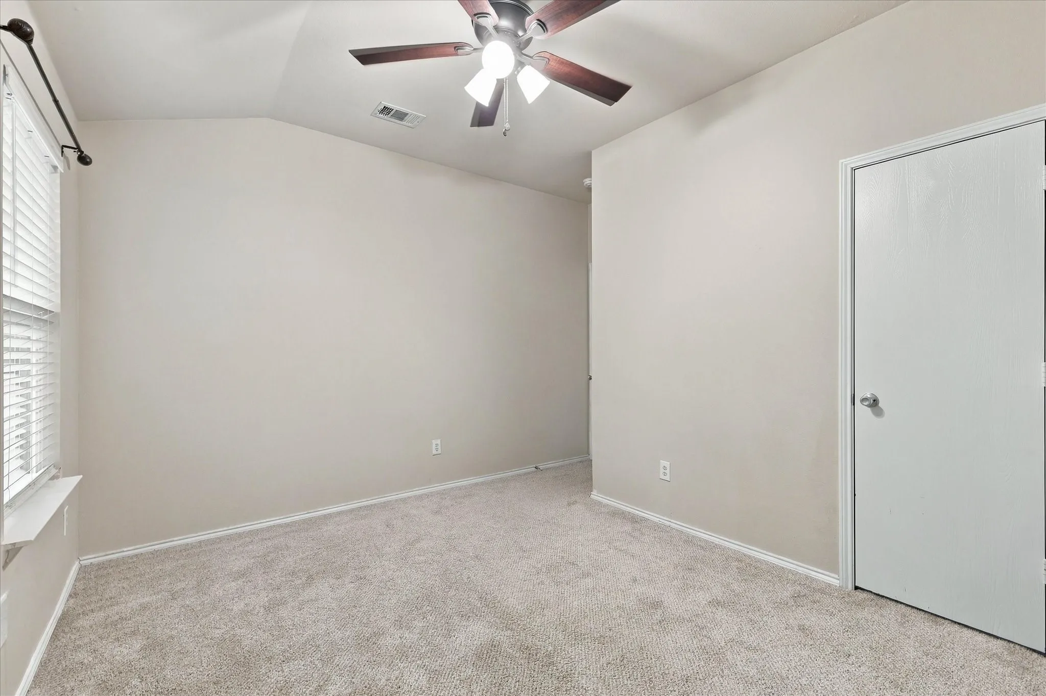 Single Family Residence For Sale in Collin County , 7105 Cotton Seed Drive, Mc Kinney, Texas 75070, 3 Bedroom, 3 Bathroom, 2 Garage spaces, 1,664 Sqft, built in 2007, mls#21400171, Real Estate Agent in Mc Kinney, Homes For Sale in Collin county, Homes For Sale in Mc Kinney, Realtor in Mc Kinney Texas, Real Estate Brokerage Independent Realty Texas, Luminita Cordes Realtor